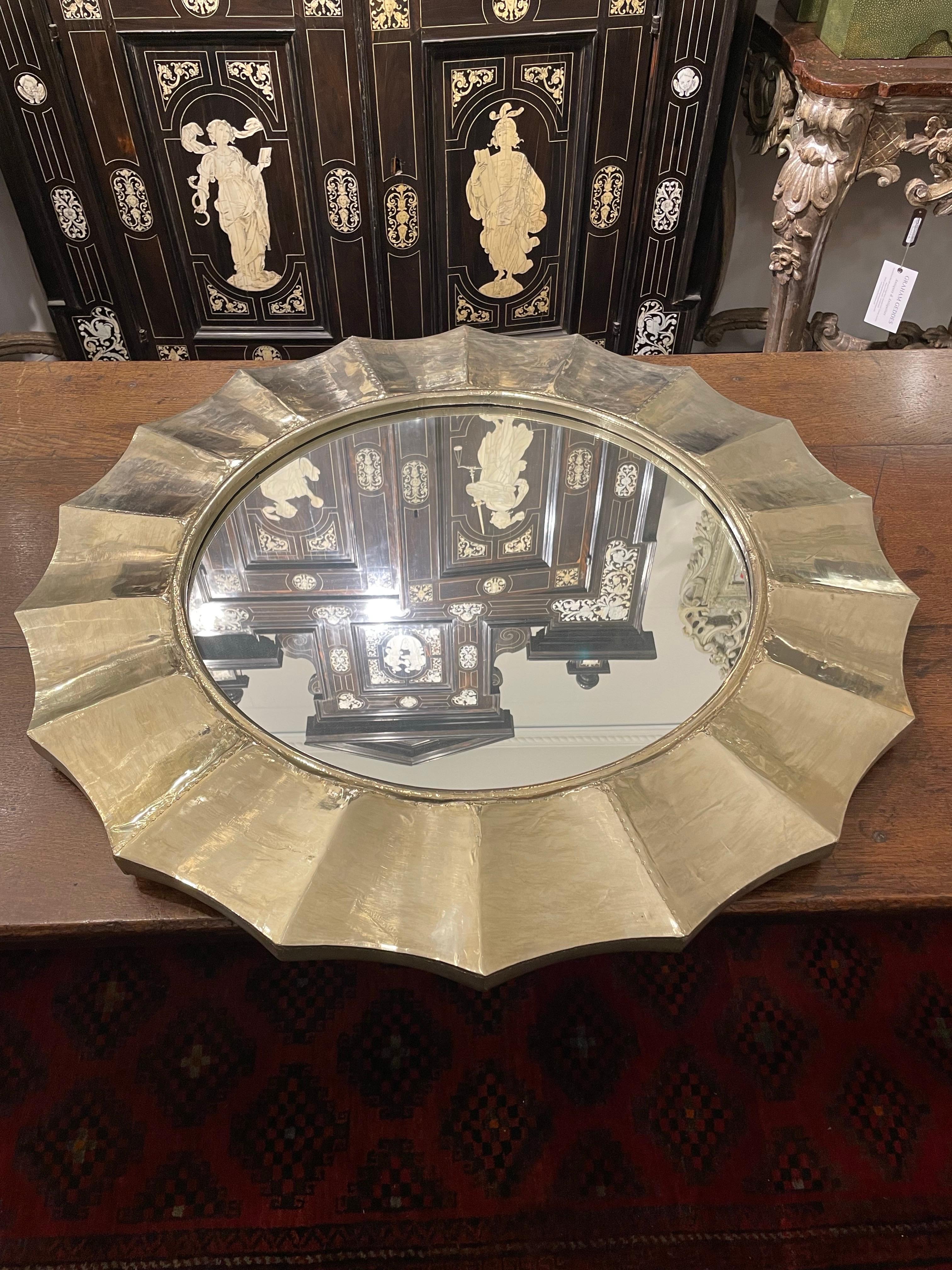 Fait à la machine Miroir Sunburst avec superposition de métal pressé en vente