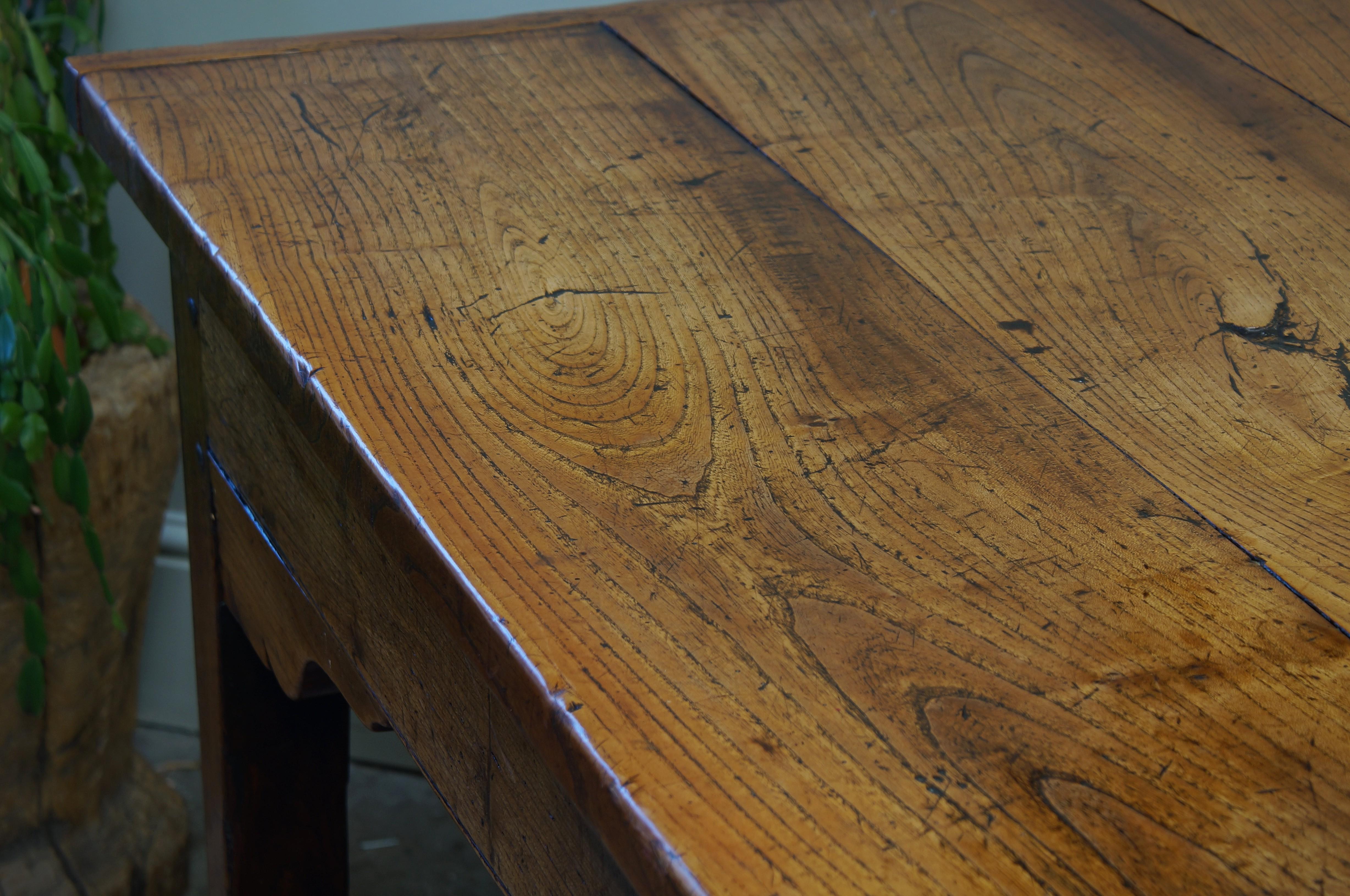 A Superb 18th Century Elm Farmhouse Table. In Good Condition In Skipton, GB