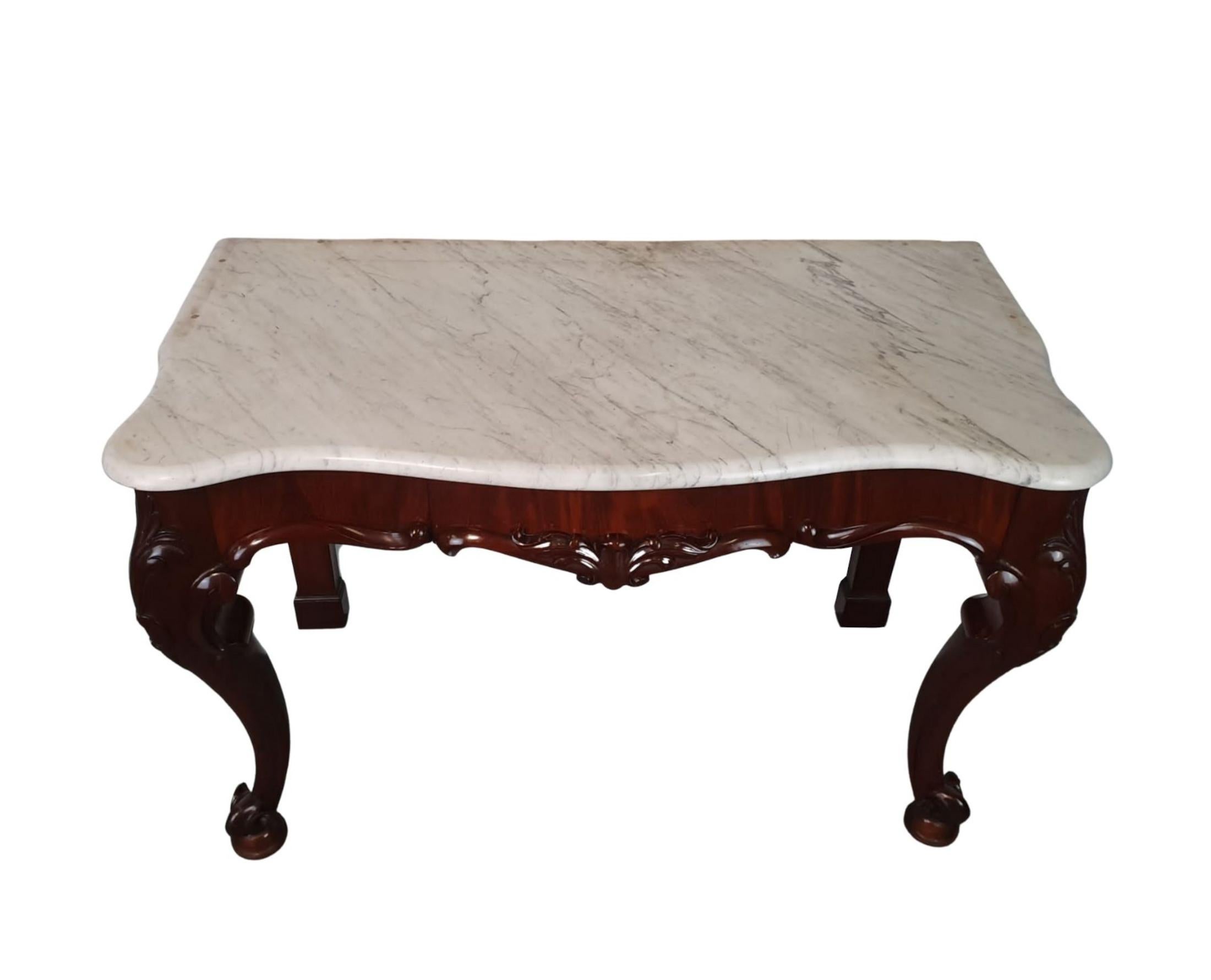 Superb 19th Century Carrara White Marble Top Hall or Console Table In Good Condition For Sale In Dublin, IE