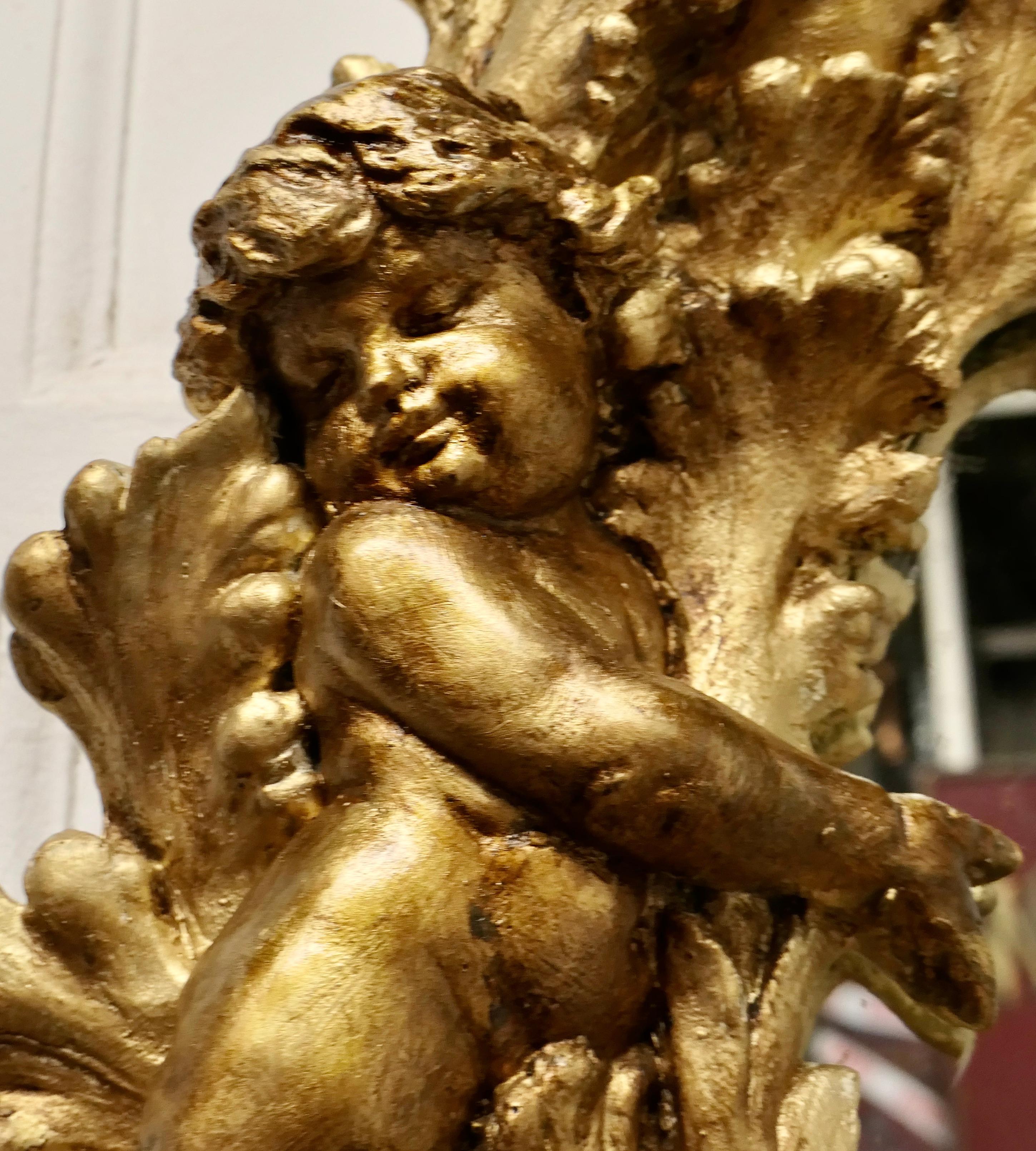 Superbe miroir couronné doré italien du 19ème siècle  C'est une pièce charmante  en vente 4