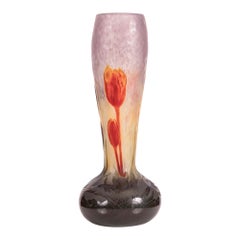 Hervorragende und sehr schöne Daum Nancy Vase aus Radgeschnitzter Kamee und Martele-Glas