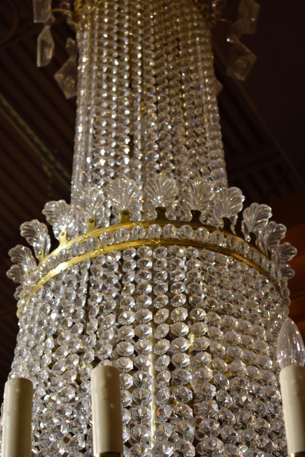 Superb and Very Fine Regency Style English Chandelier 1