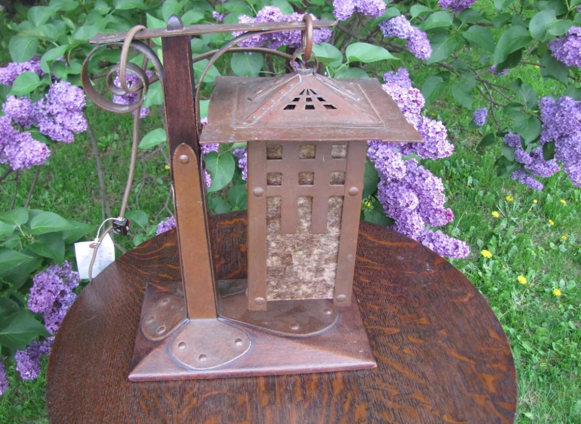 Arts and Crafts Antique A&C table lamp from the early 1900s. For Sale