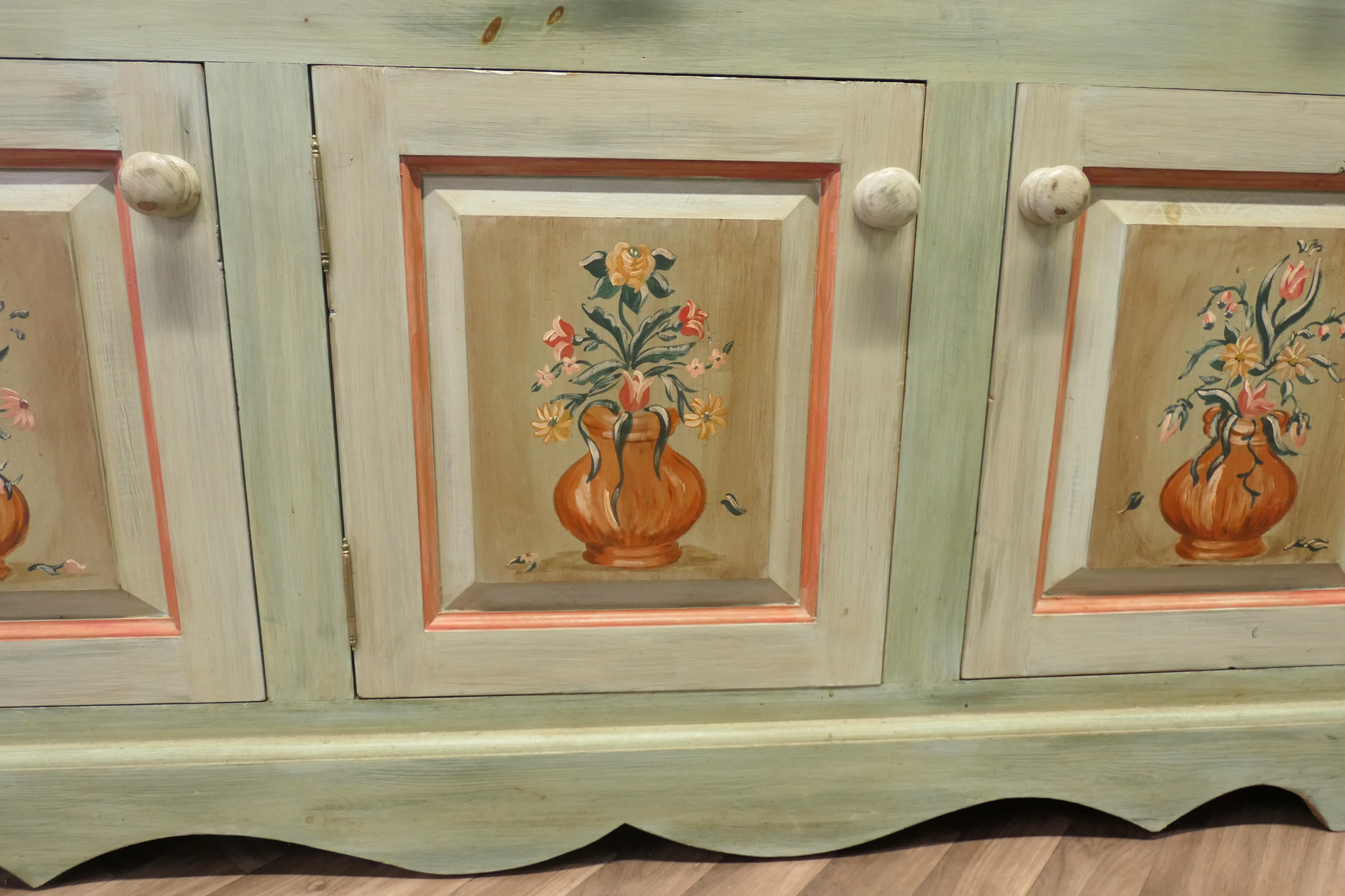 Superbe commode en pin peinte à la main pour la cuisine Farmhouse en vente 6