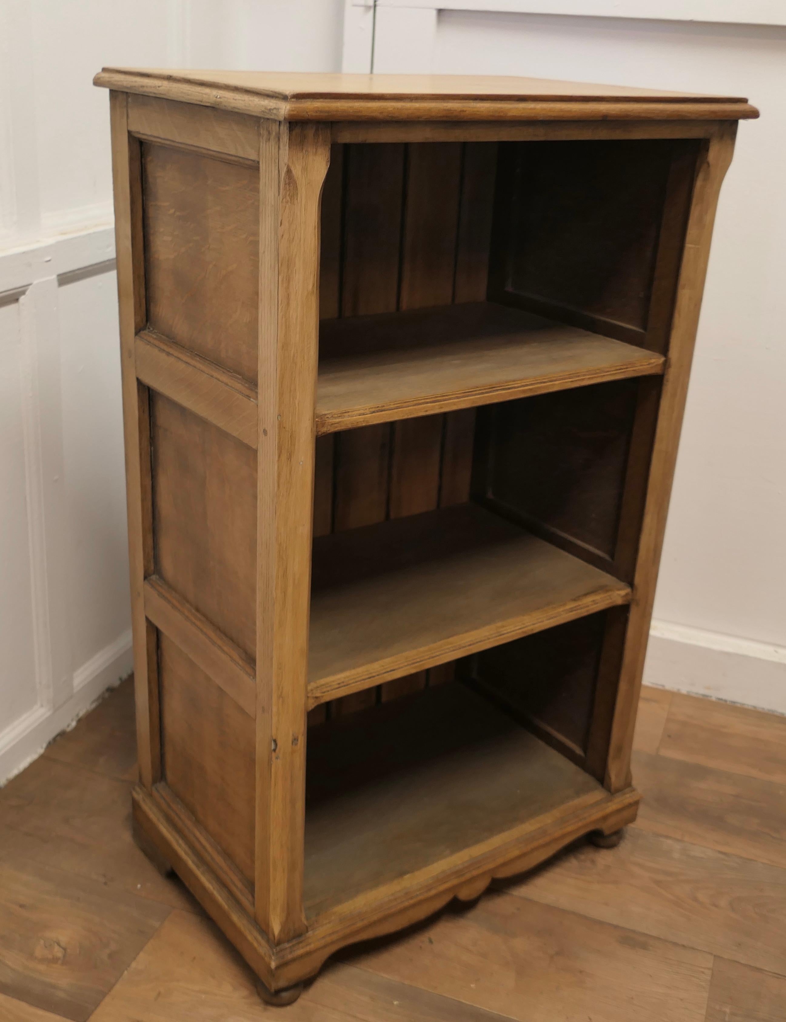 Late 19th Century A Superb Arts and Crafts Golden Oak Open Shelves     
