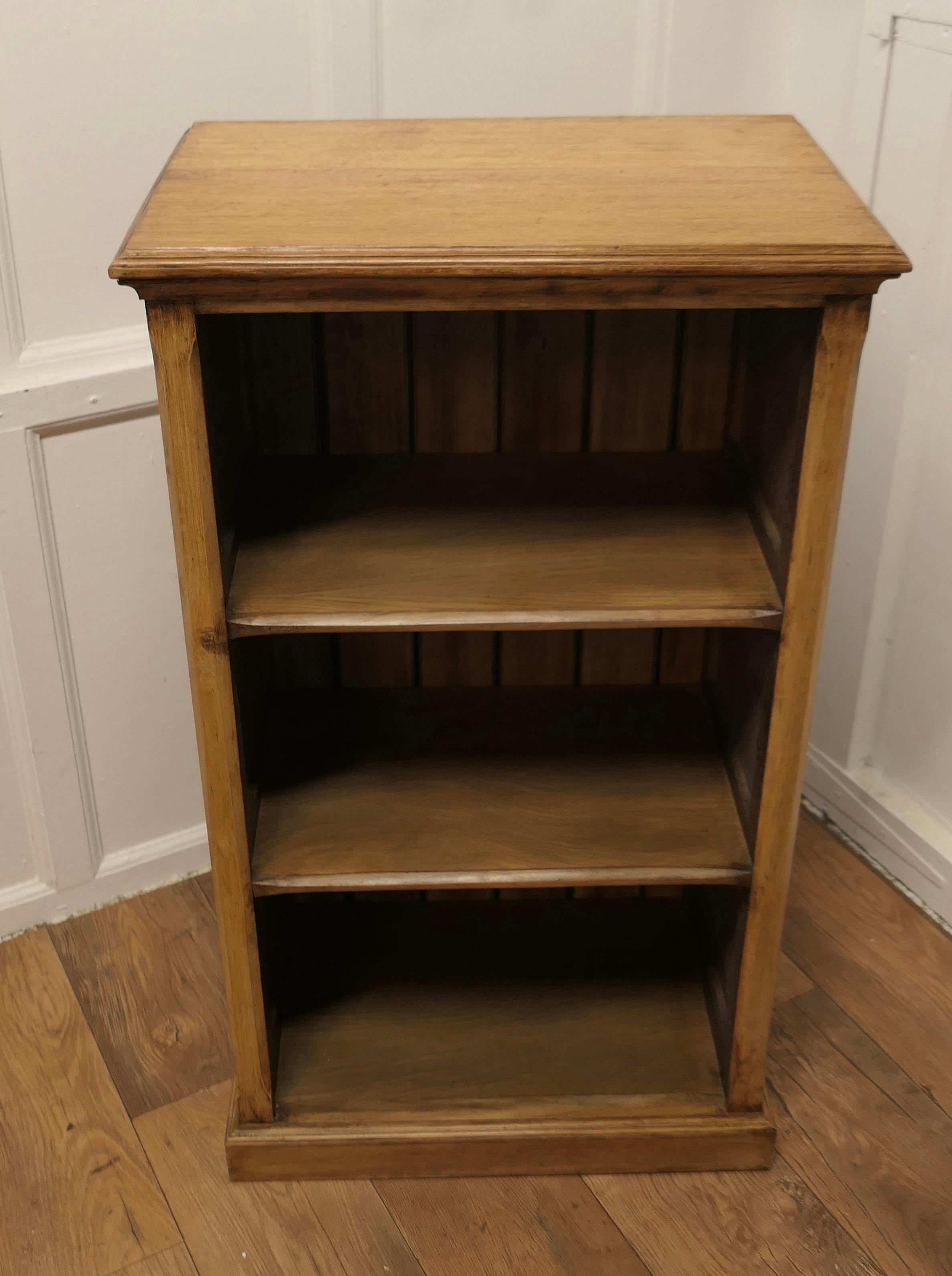 Late 19th Century A Superb Arts and Crafts Golden Oak Open Shelves   For Sale