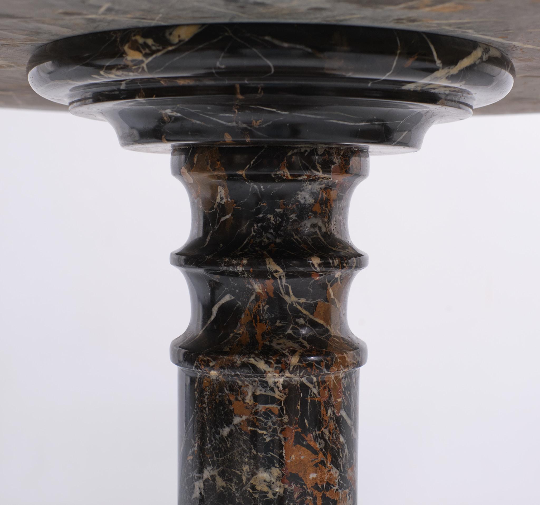 Superb Black Portoro Marble Center Table, Italy  In Good Condition In Den Haag, NL