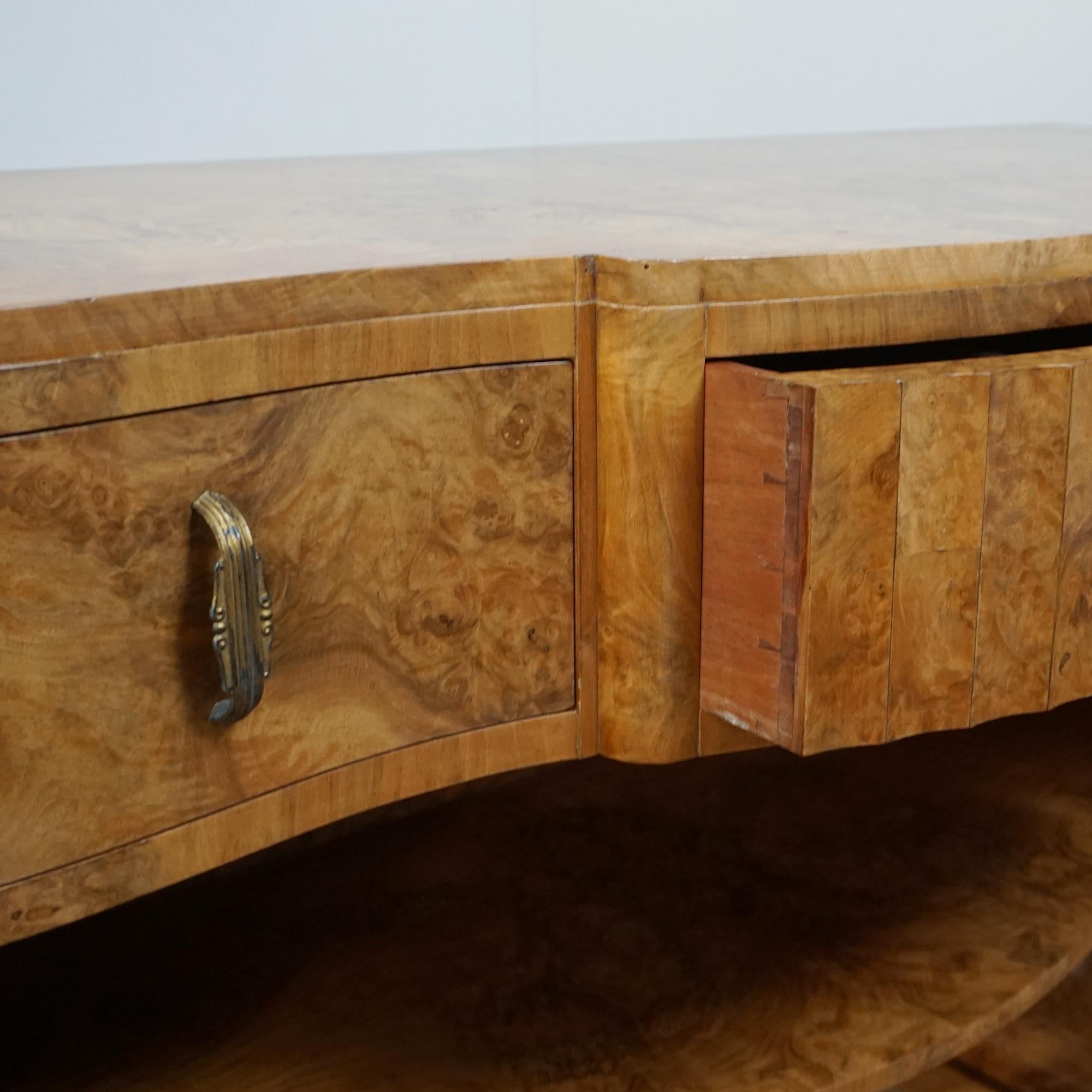 Hervorragende Anrichte/Konsoltisch aus Wurzelnussholz im Art-Deco-Stil 1