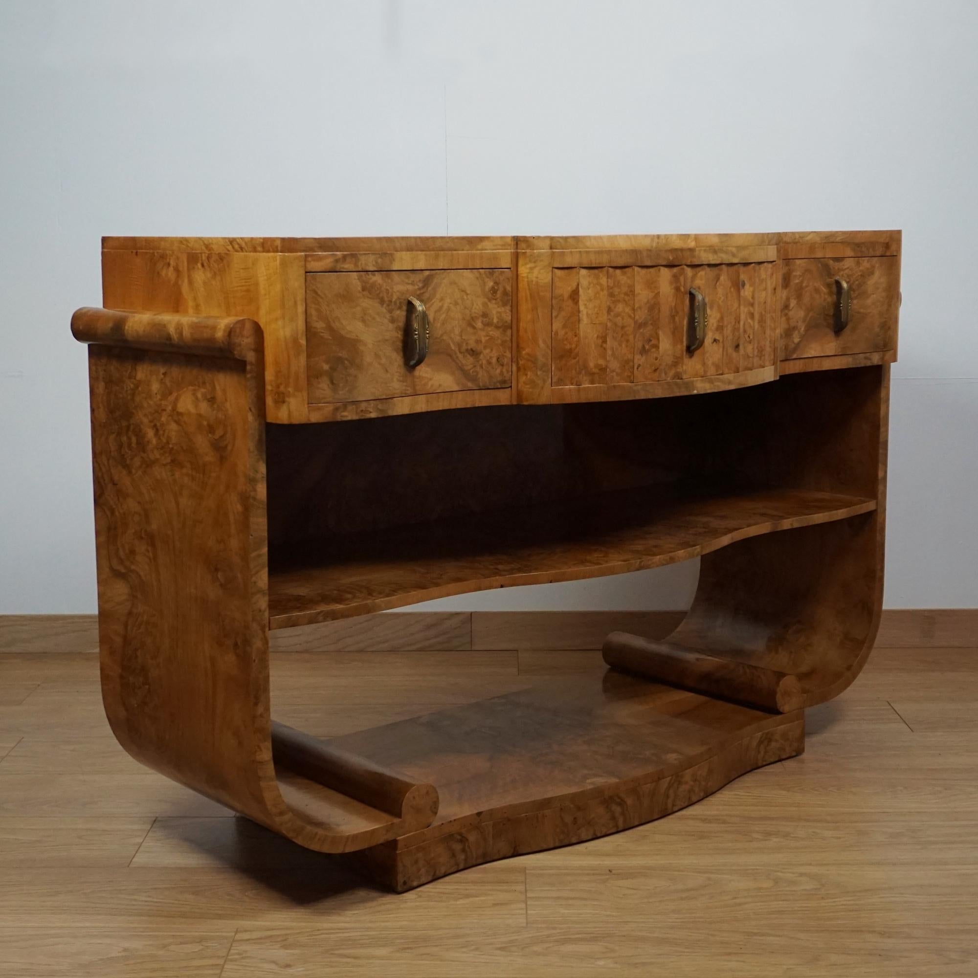 Hervorragende Anrichte/Konsoltisch aus Wurzelnussholz im Art-Deco-Stil 2