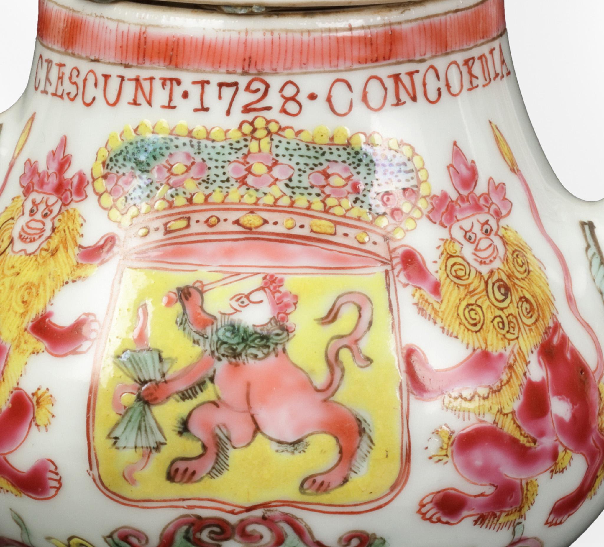 Exportation chinoise Superbe théière VOC et soucoupe pattipan en porcelaine rose de la famille chinoise d'exportation en vente