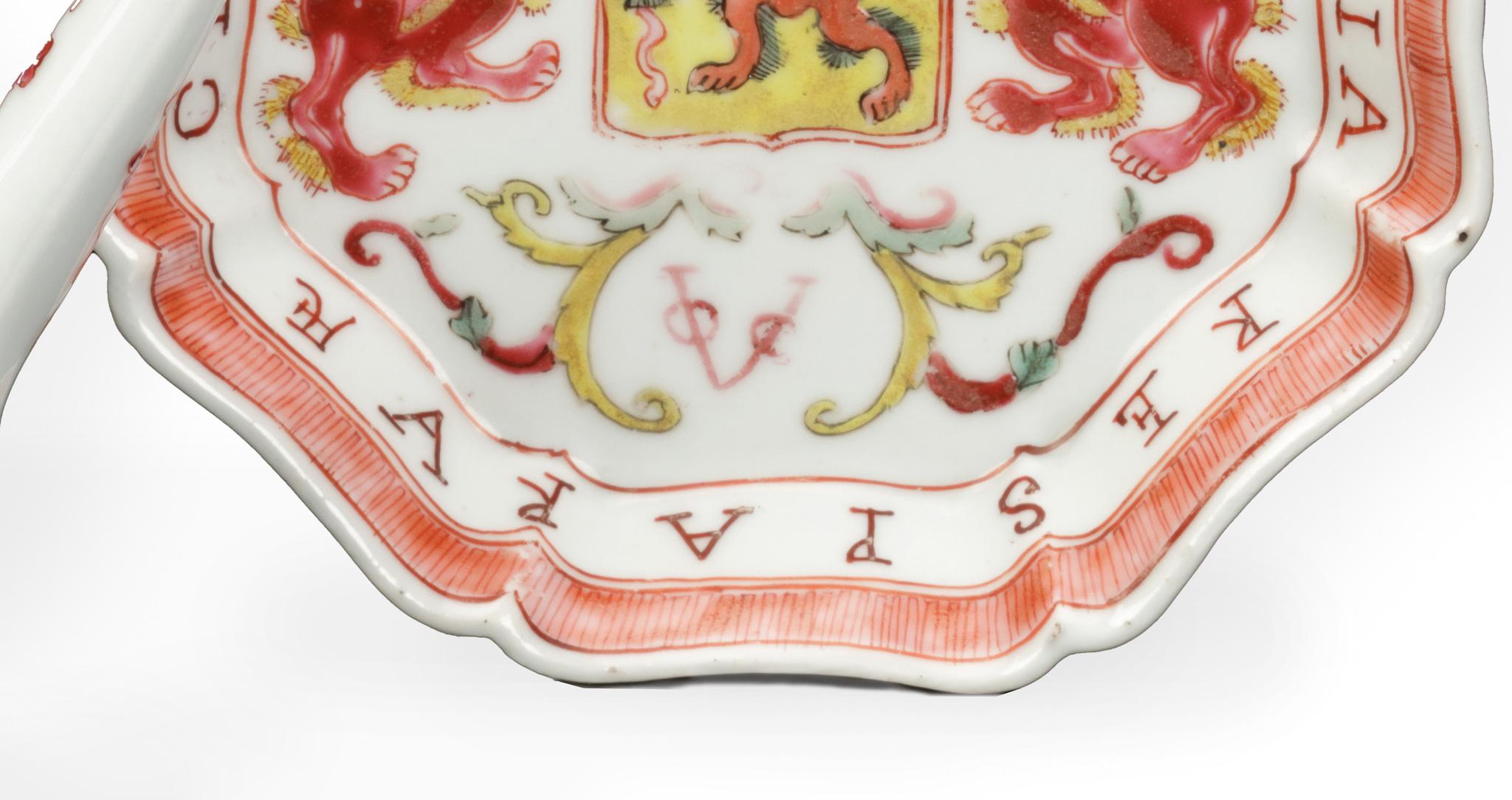 Émaillé Superbe théière VOC et soucoupe pattipan en porcelaine rose de la famille chinoise d'exportation en vente