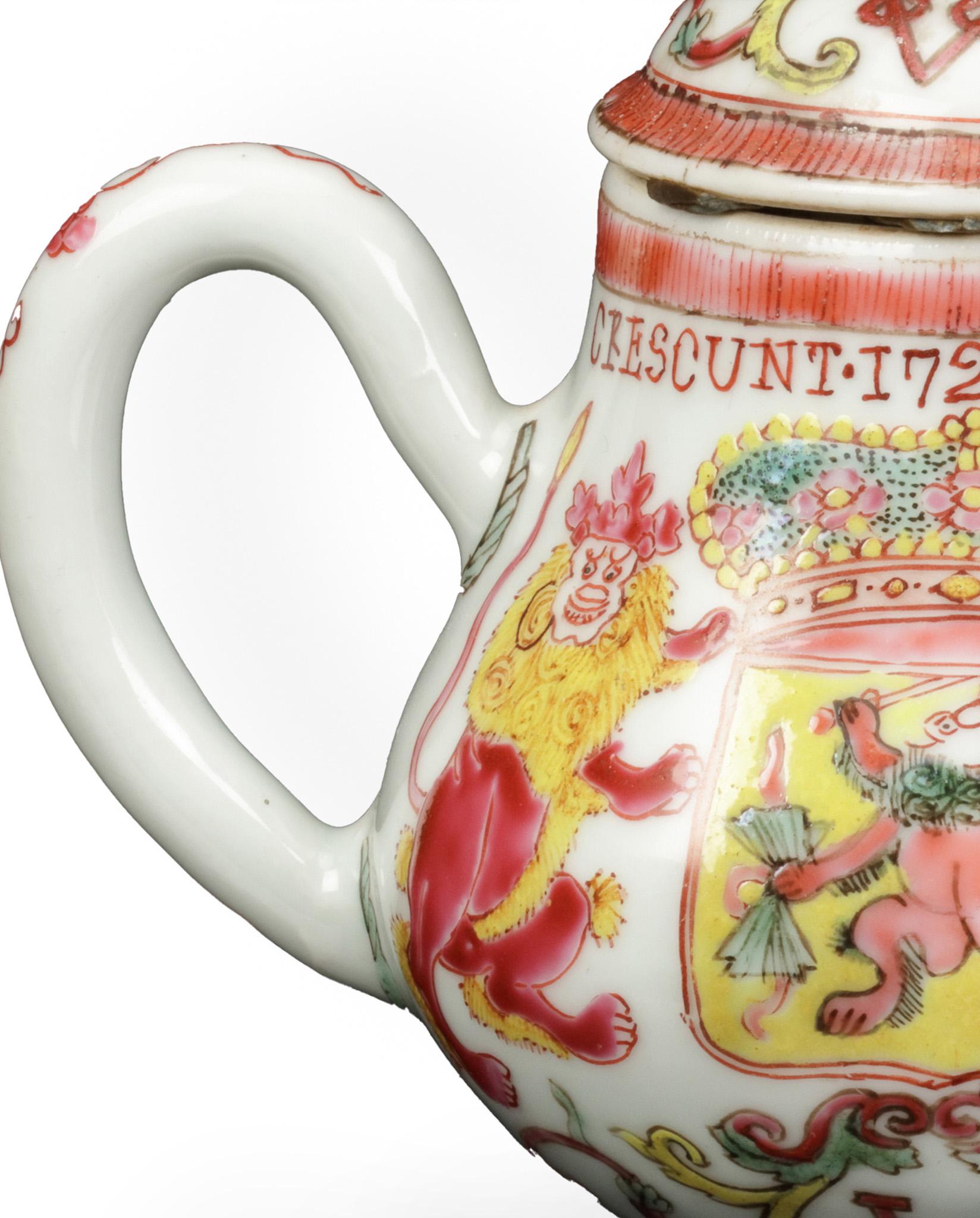 Milieu du XVIIIe siècle Superbe théière VOC et soucoupe pattipan en porcelaine rose de la famille chinoise d'exportation en vente