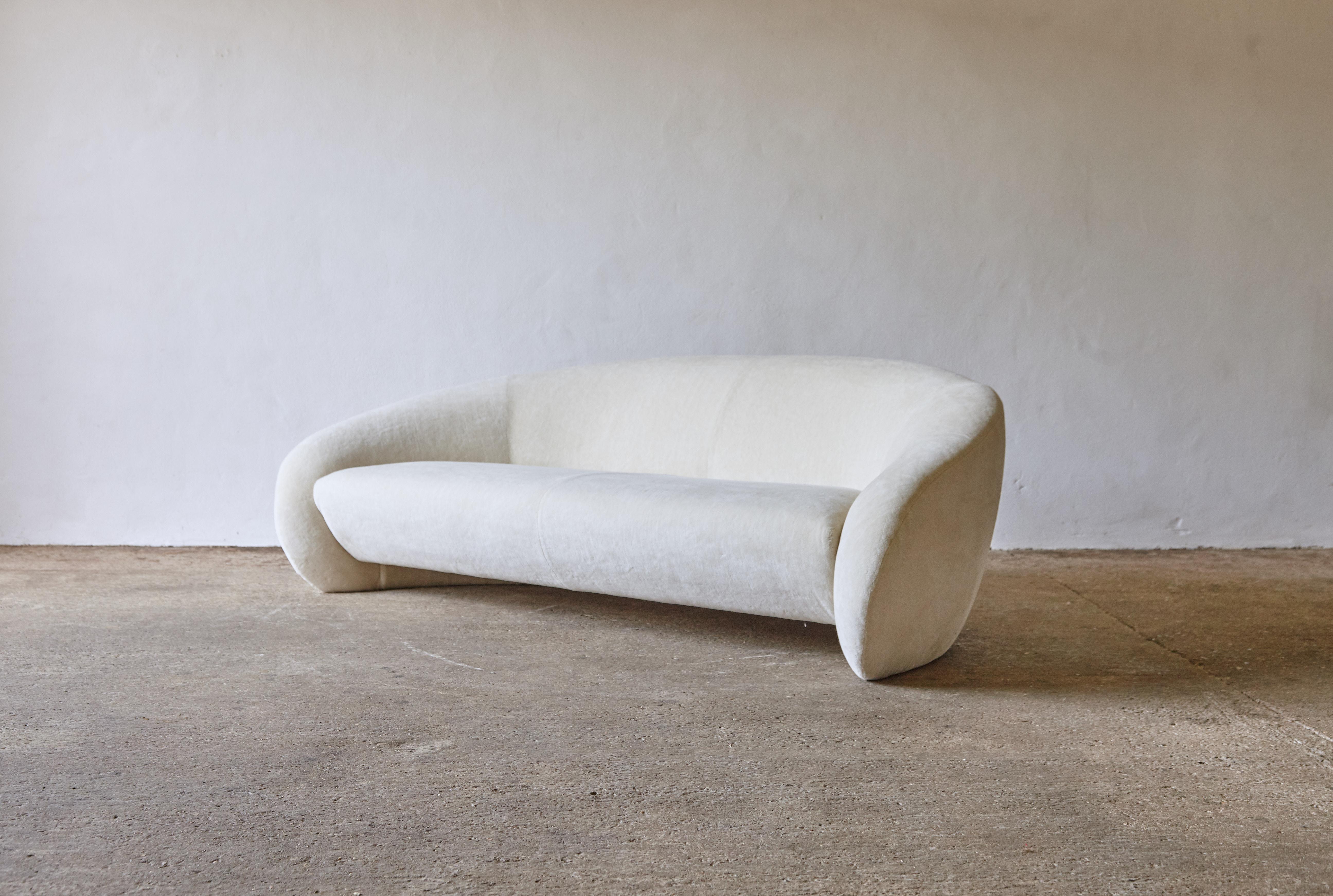 A superb rare Italian curved sofa or organic form, late 1970s-early 1980s, Italy. Newly reupholstered in thick cream alpaca velvet.
  



Please note: Prices do not include VAT. VAT may be applied depending on the ship-to location.