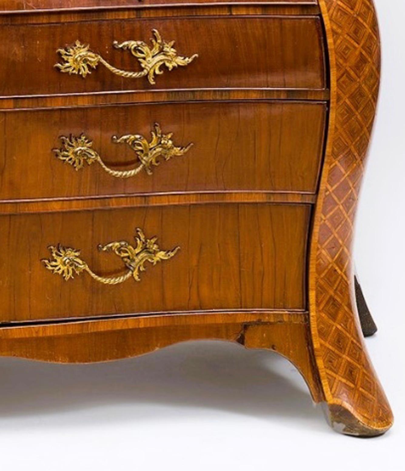 Veneer A Superb Dutch 18th-century Rococo cabinet atributted to Matthijs Franses For Sale