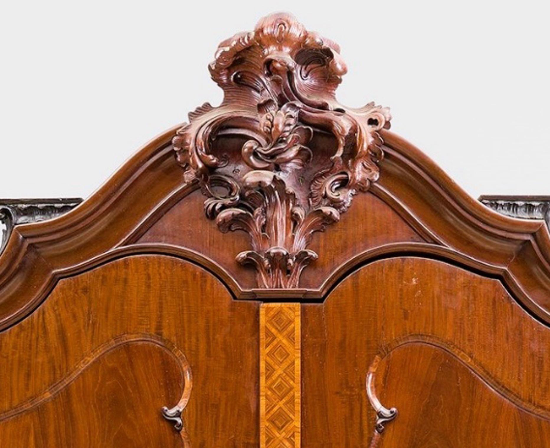 18th Century and Earlier A Superb Dutch 18th-century Rococo cabinet atributted to Matthijs Franses For Sale