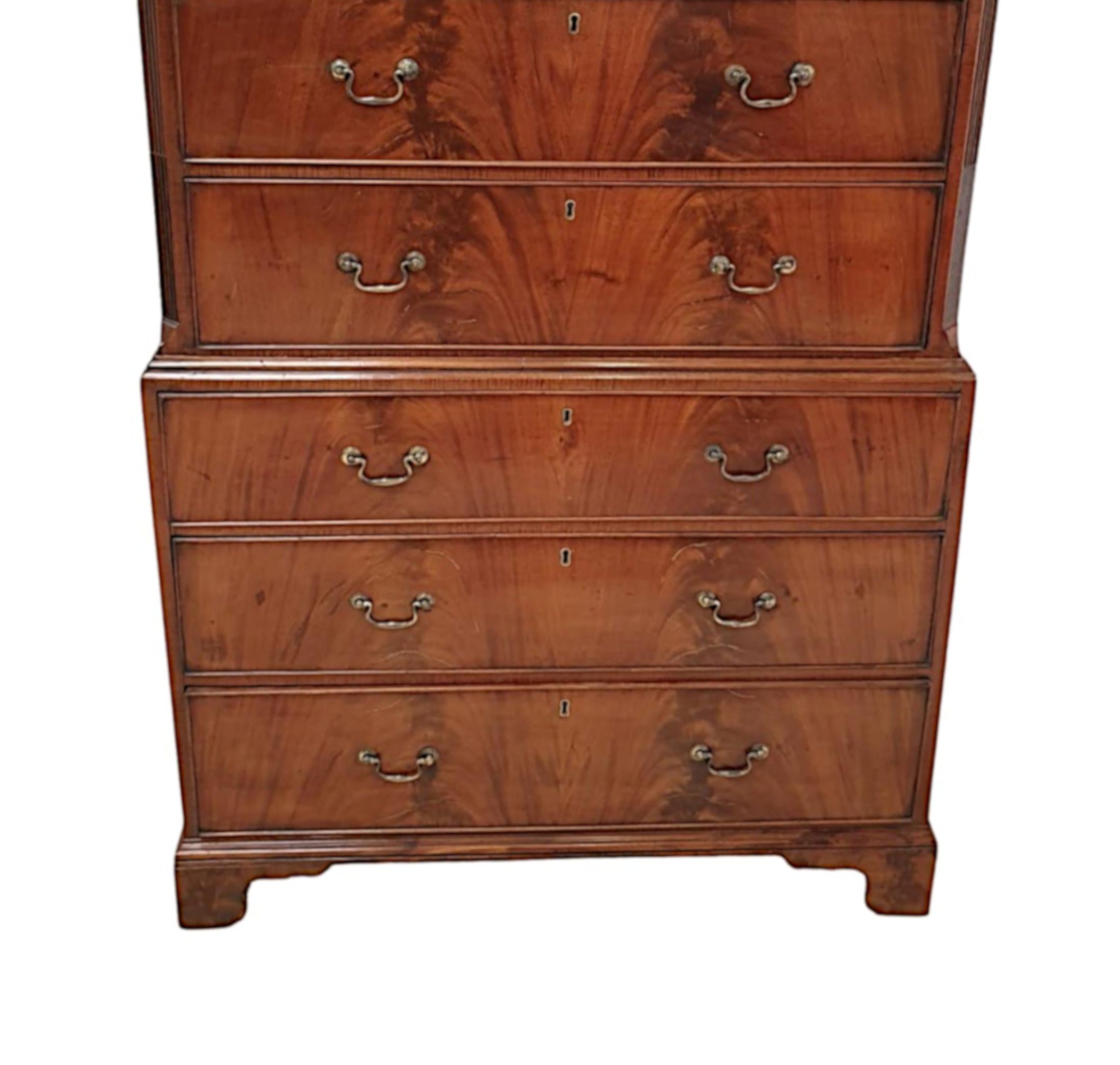 Superb Early 19th Century George III Flame Mahogany Chest on Chest In Good Condition For Sale In Dublin, IE