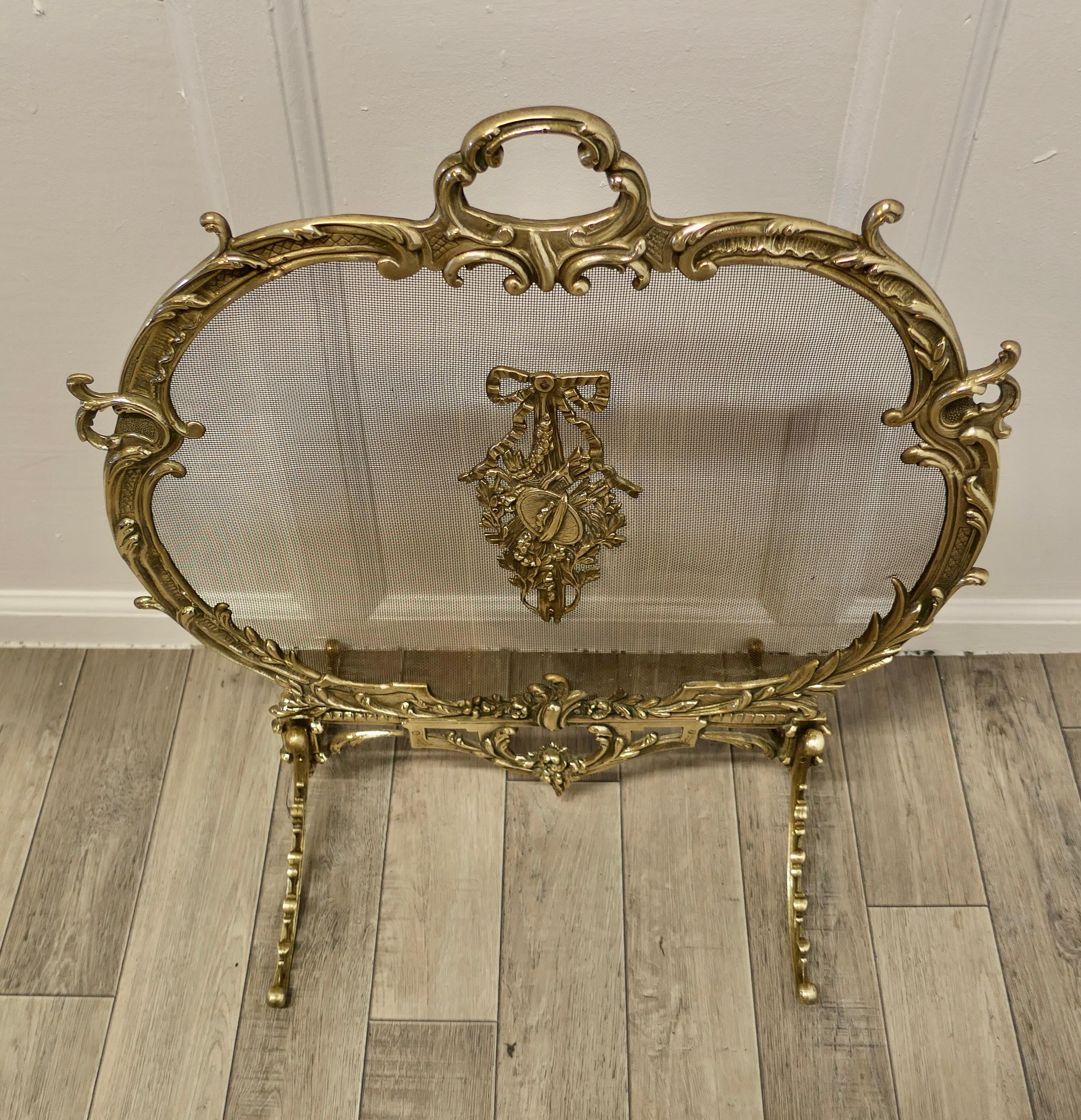 A Superb French Brass Rococo Fire Guard, Screen  The Fire guard is a superb   In Good Condition For Sale In Chillerton, Isle of Wight