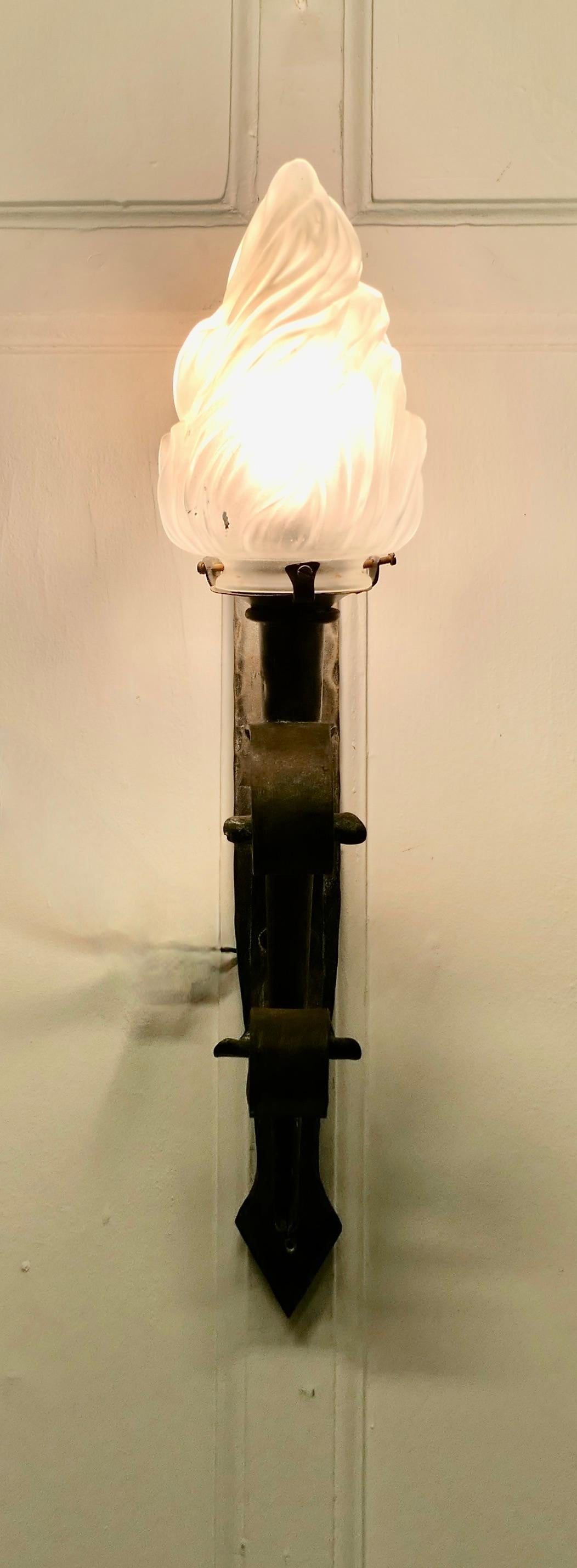 A Superb French Gothic Iron Wall Light    In Good Condition For Sale In Chillerton, Isle of Wight