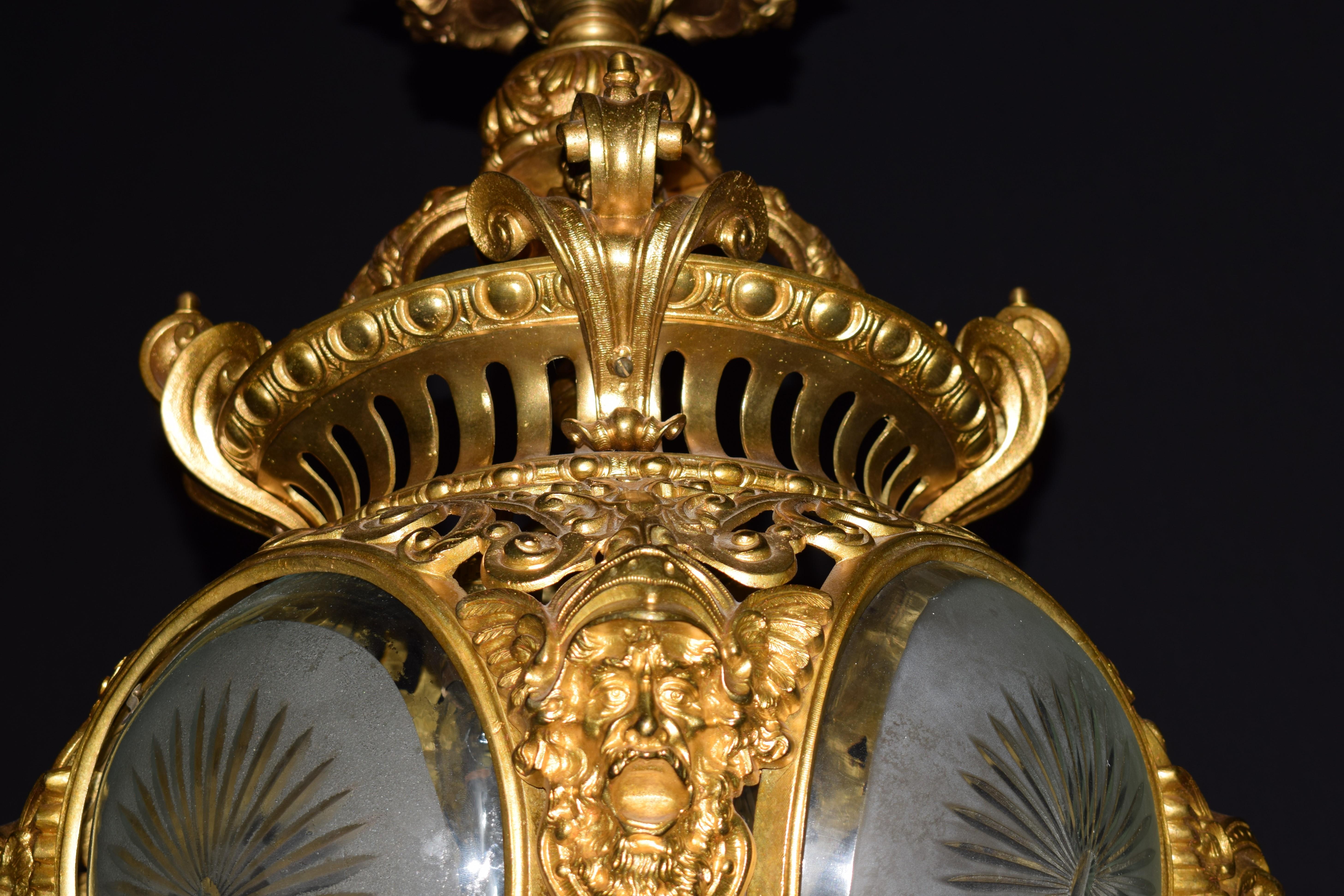 Hervorragende Laterne aus vergoldeter Bronze und Kristall, Frankreich, um 1900 im Angebot 3