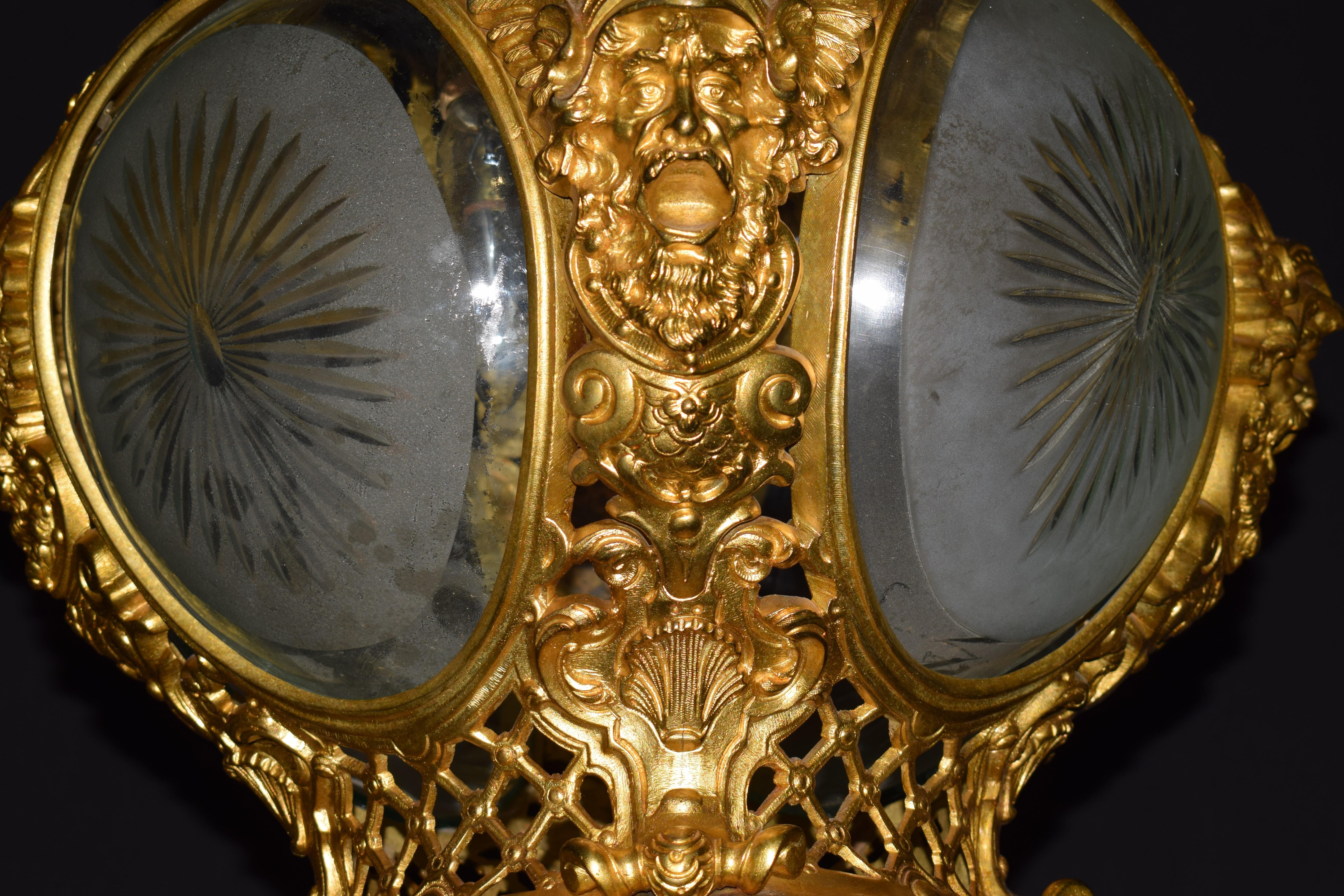 Hervorragende Laterne aus vergoldeter Bronze und Kristall, Frankreich, um 1900 (Vergoldet) im Angebot
