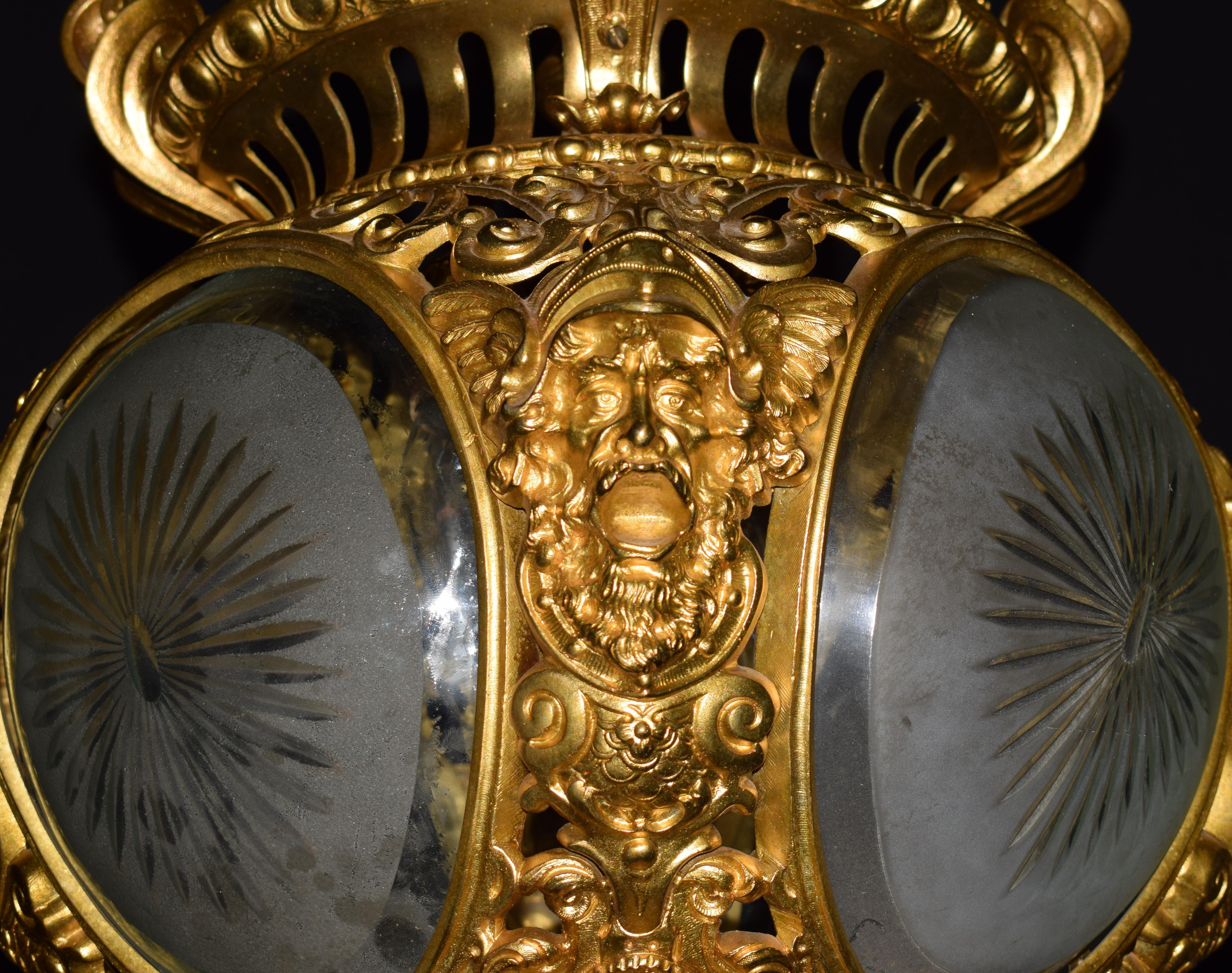 Hervorragende Laterne aus vergoldeter Bronze und Kristall, Frankreich, um 1900 im Zustand „Gut“ im Angebot in Atlanta, GA