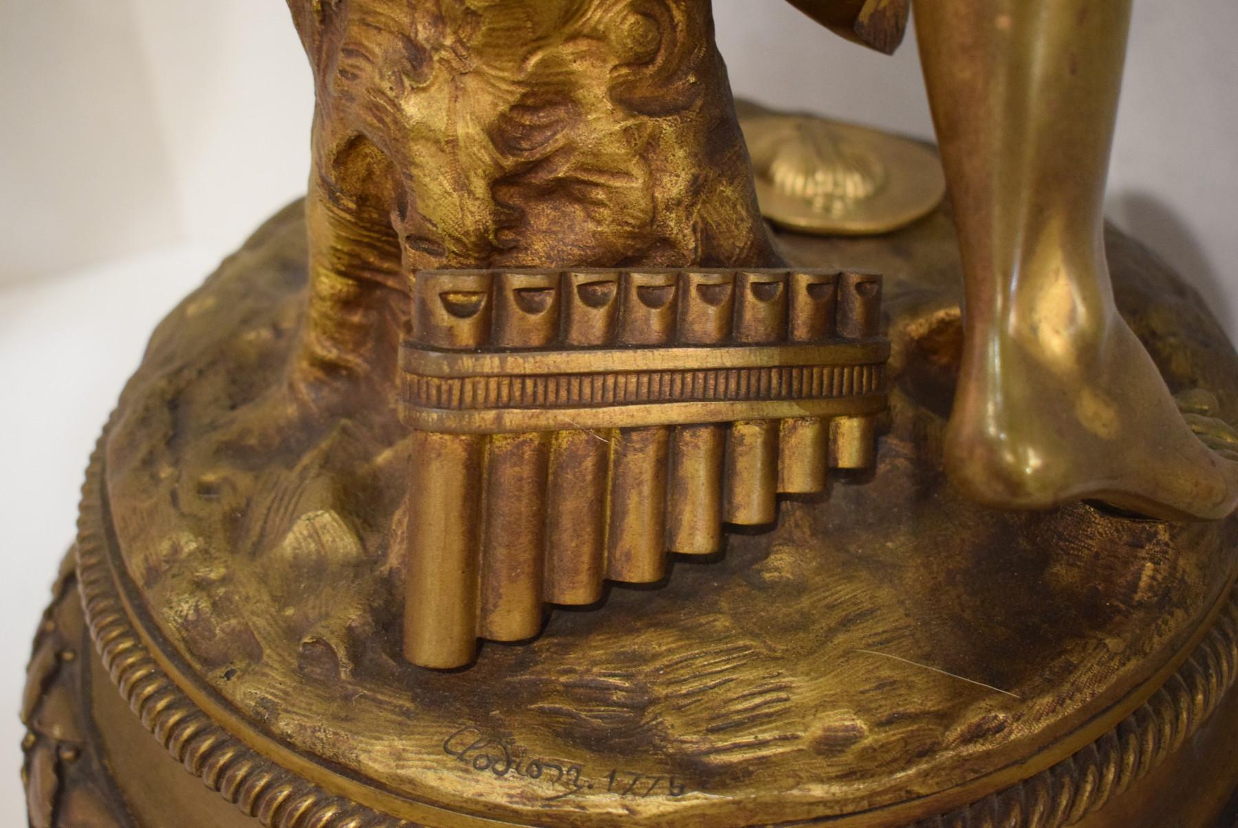 Superbe base de lampe figurative en bronze doré, signée Clodion, 1775. France en vente 3