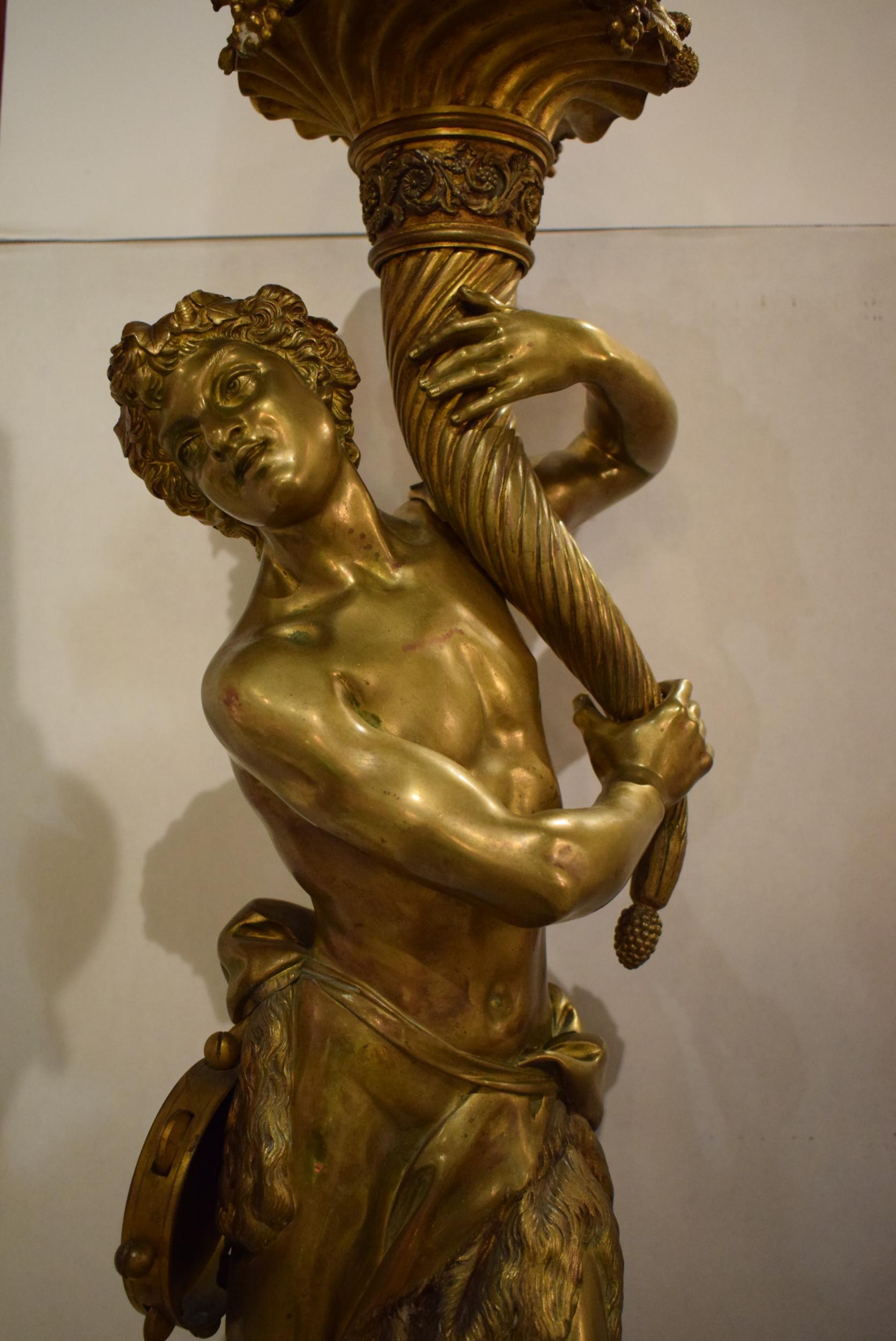 Doré Superbe base de lampe figurative en bronze doré, signée Clodion, 1775. France en vente