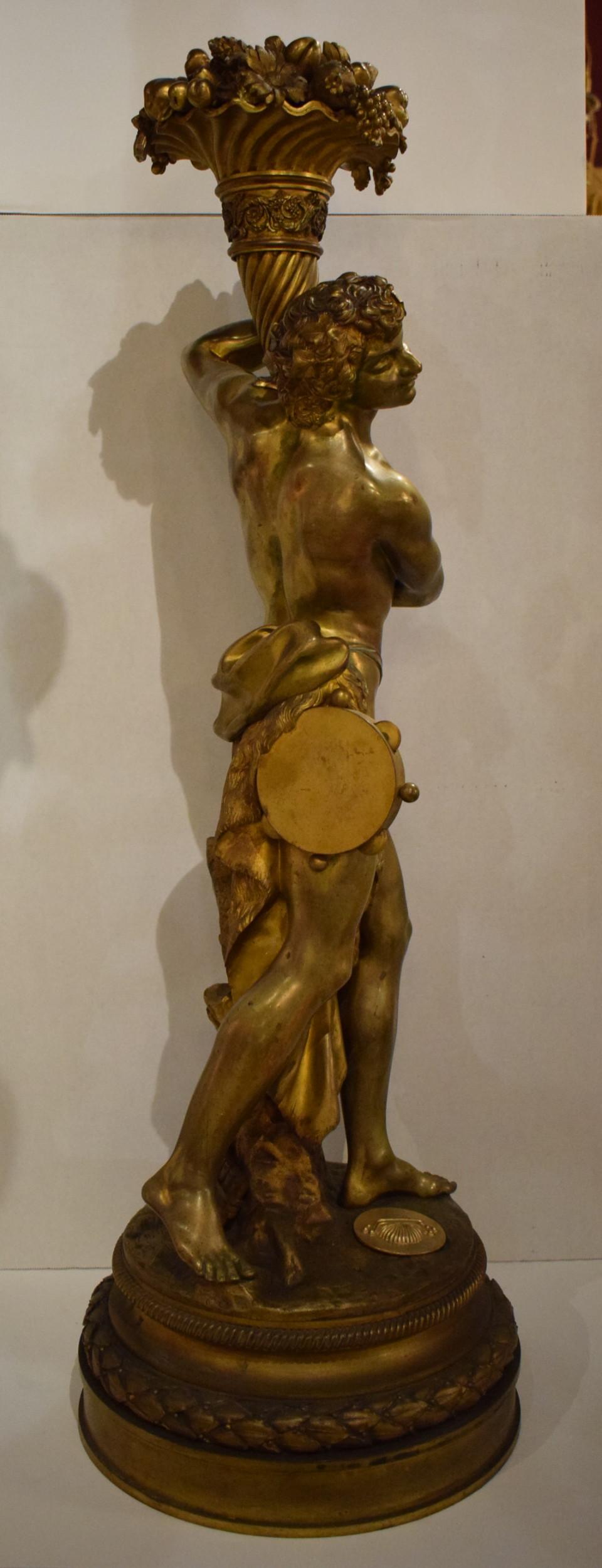 Fin du XVIIIe siècle Superbe base de lampe figurative en bronze doré, signée Clodion, 1775. France en vente