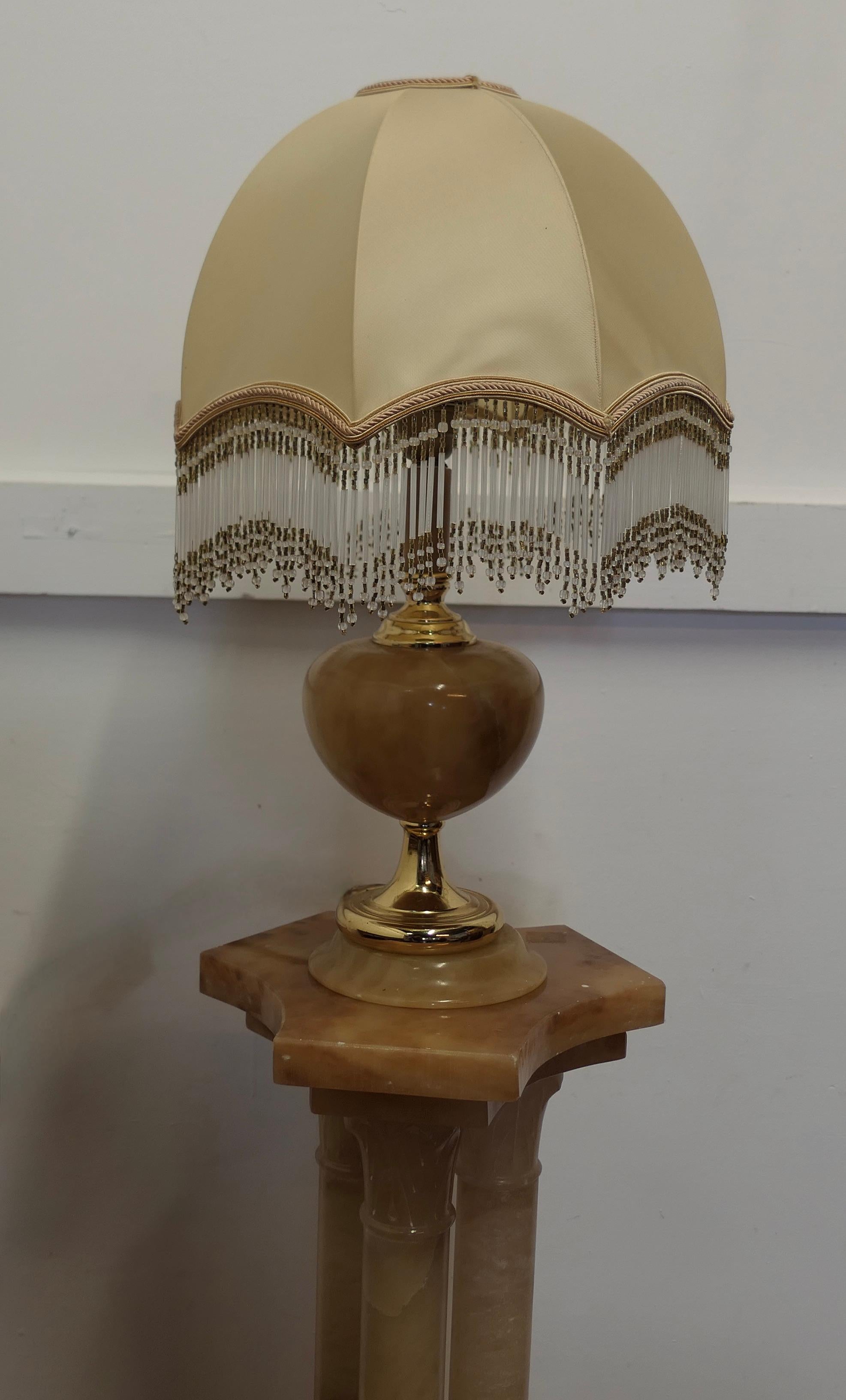 A Superb Italian Marble Column Lamp Set  A superb set in Honey coloured pallet  For Sale 3