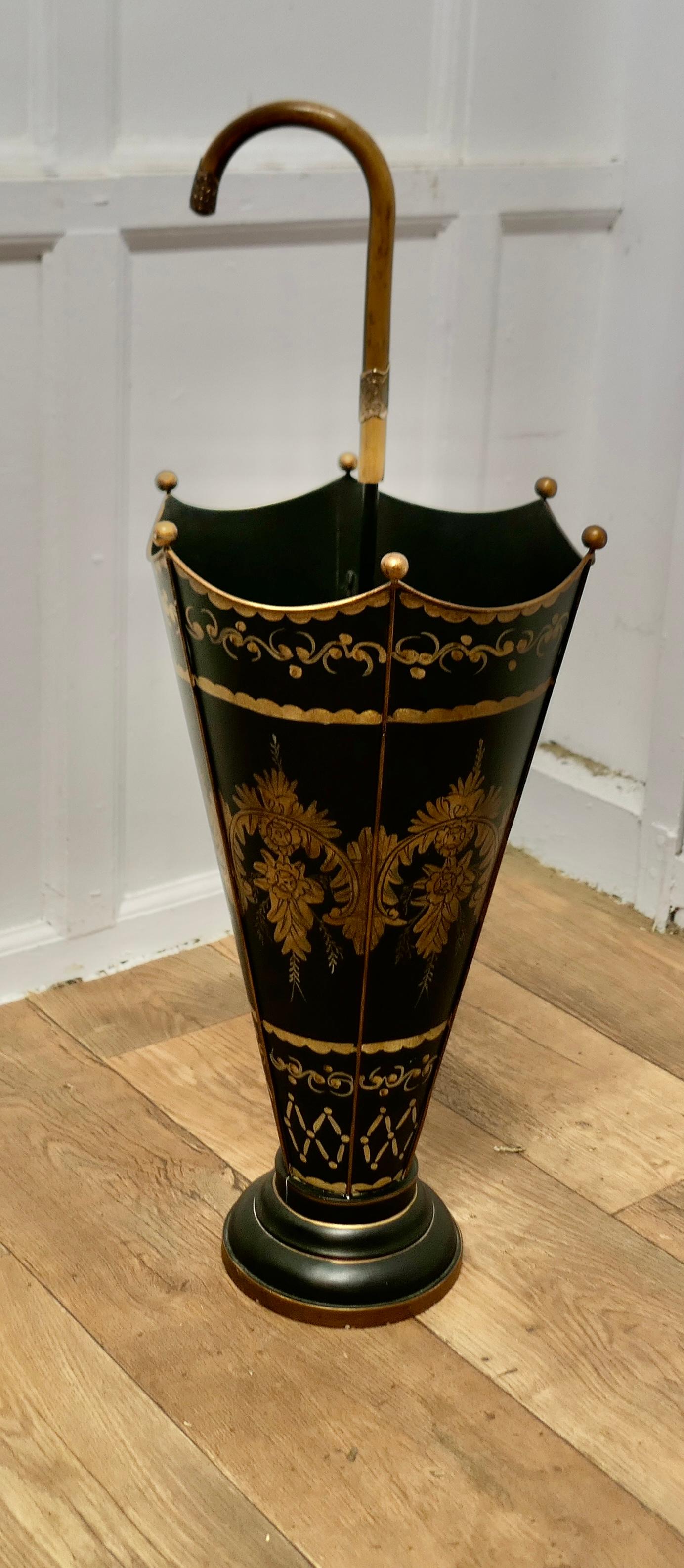 A Superb Italian Toleware Umbrella Stand, Hand Painted Gold on Black    In Good Condition For Sale In Chillerton, Isle of Wight