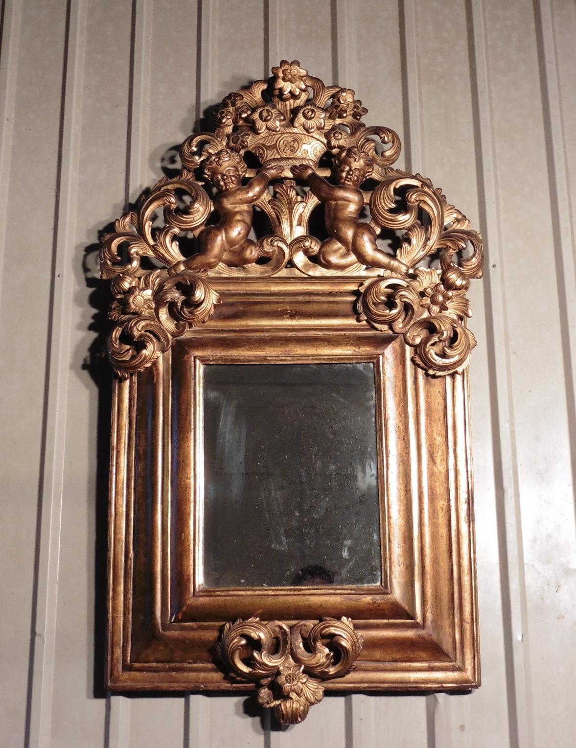 Großer vergoldeter Spiegel mit Schnitzereien aus dem frühen 19.     im Zustand „Gut“ im Angebot in Chillerton, Isle of Wight