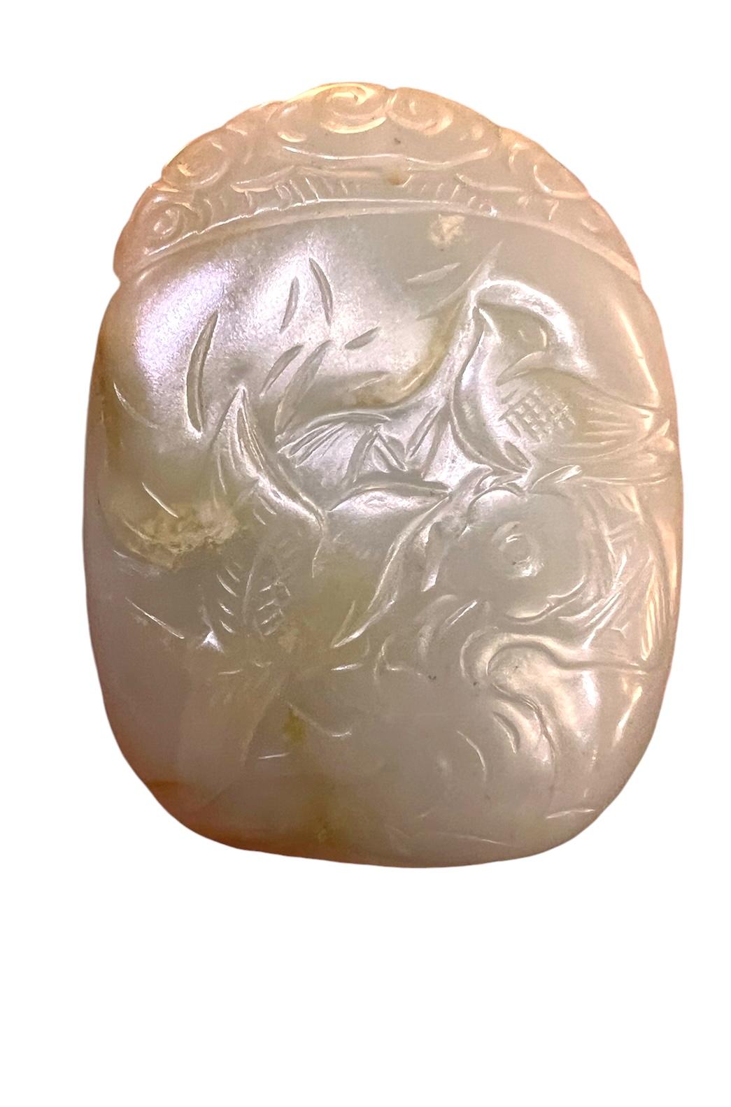 Sculpté à la main Superbe TOGGLE/PENDANT OVAL FABRIQUÉ EN BLEU JADE OVAL. 19/20e C en vente