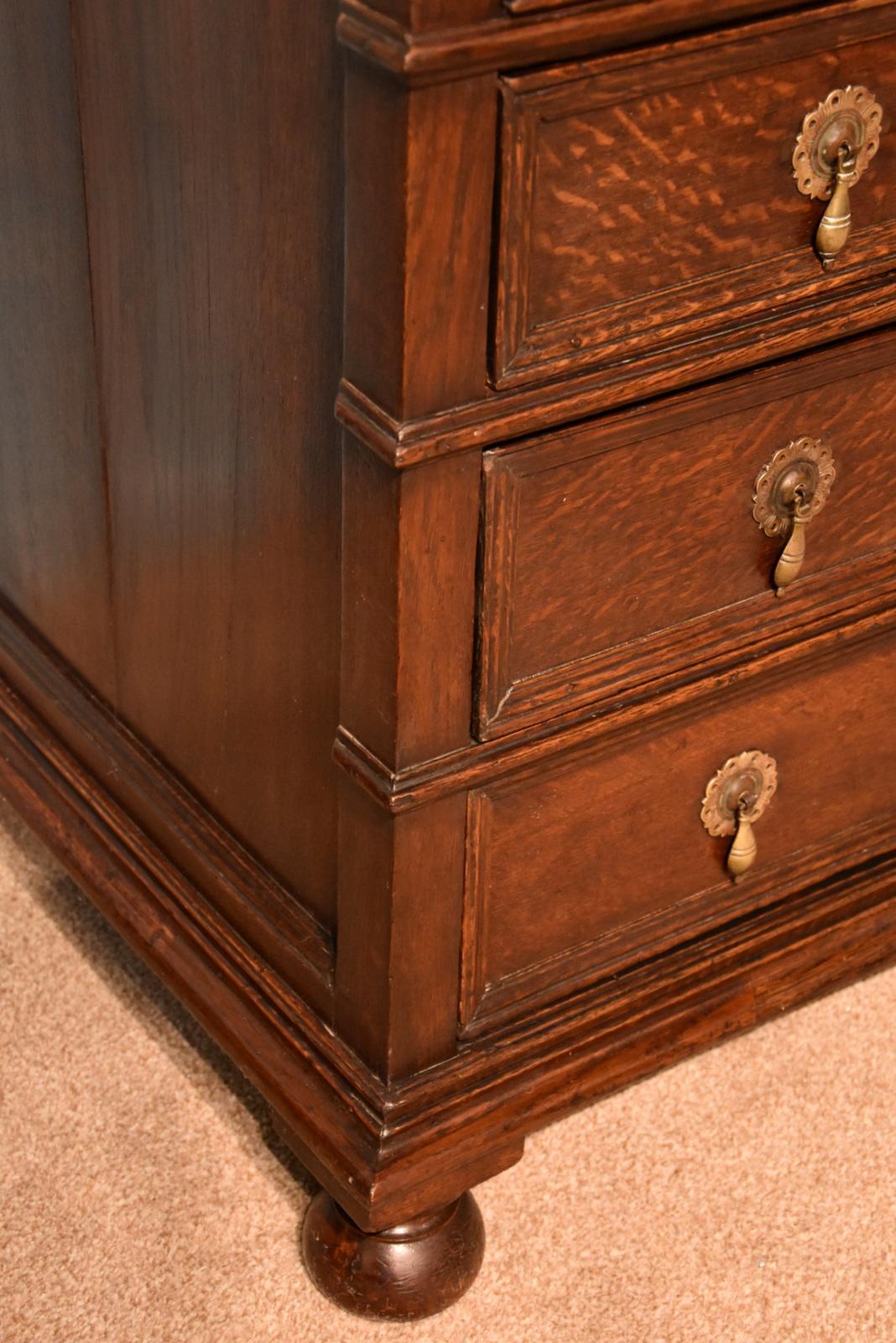 Superb Late 17th Century Oak Chest of Drawers In Good Condition In Wiltshire, GB