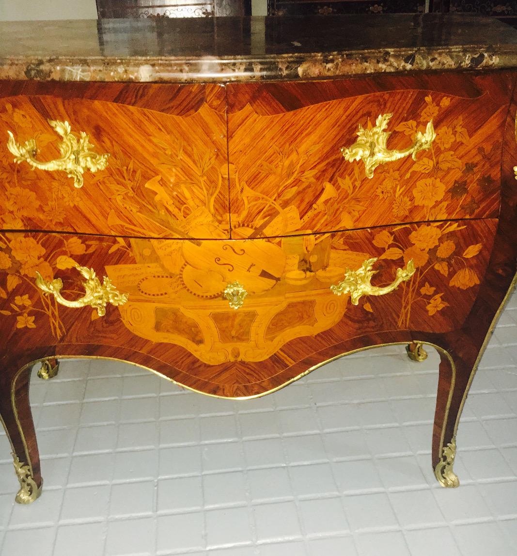 Superb Marquetry Luis XV Commode, 18th Century For Sale 1