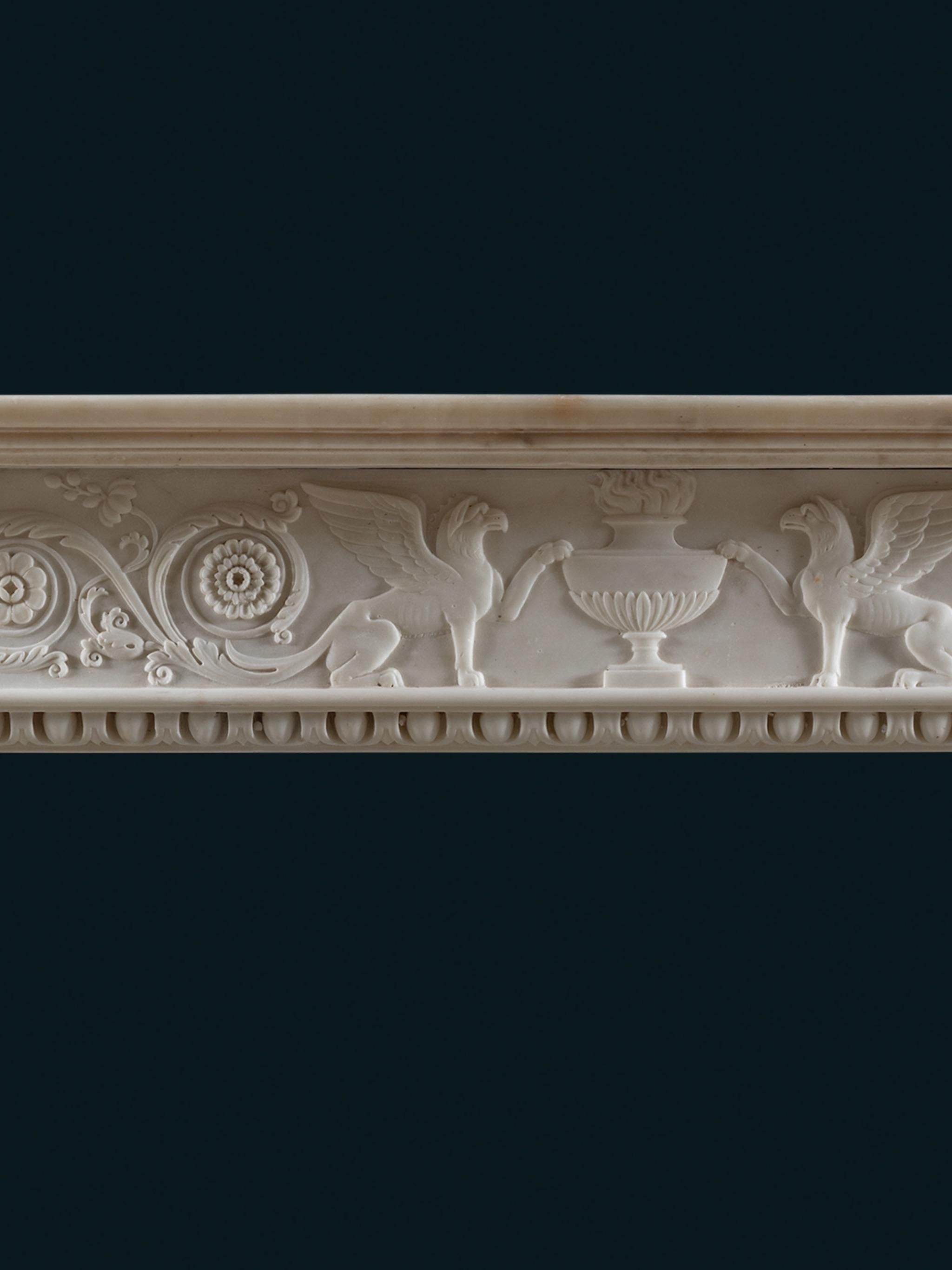 Magnífica chimenea estatuaria de mármol de finales del siglo XVIII o principios del XIX tallada en alto relieve

Chimenea neoclásica fabricada en Italia, probablemente para el mercado inglés, a la manera de Lorenzo Bartolini (1777-1850). La graciosa