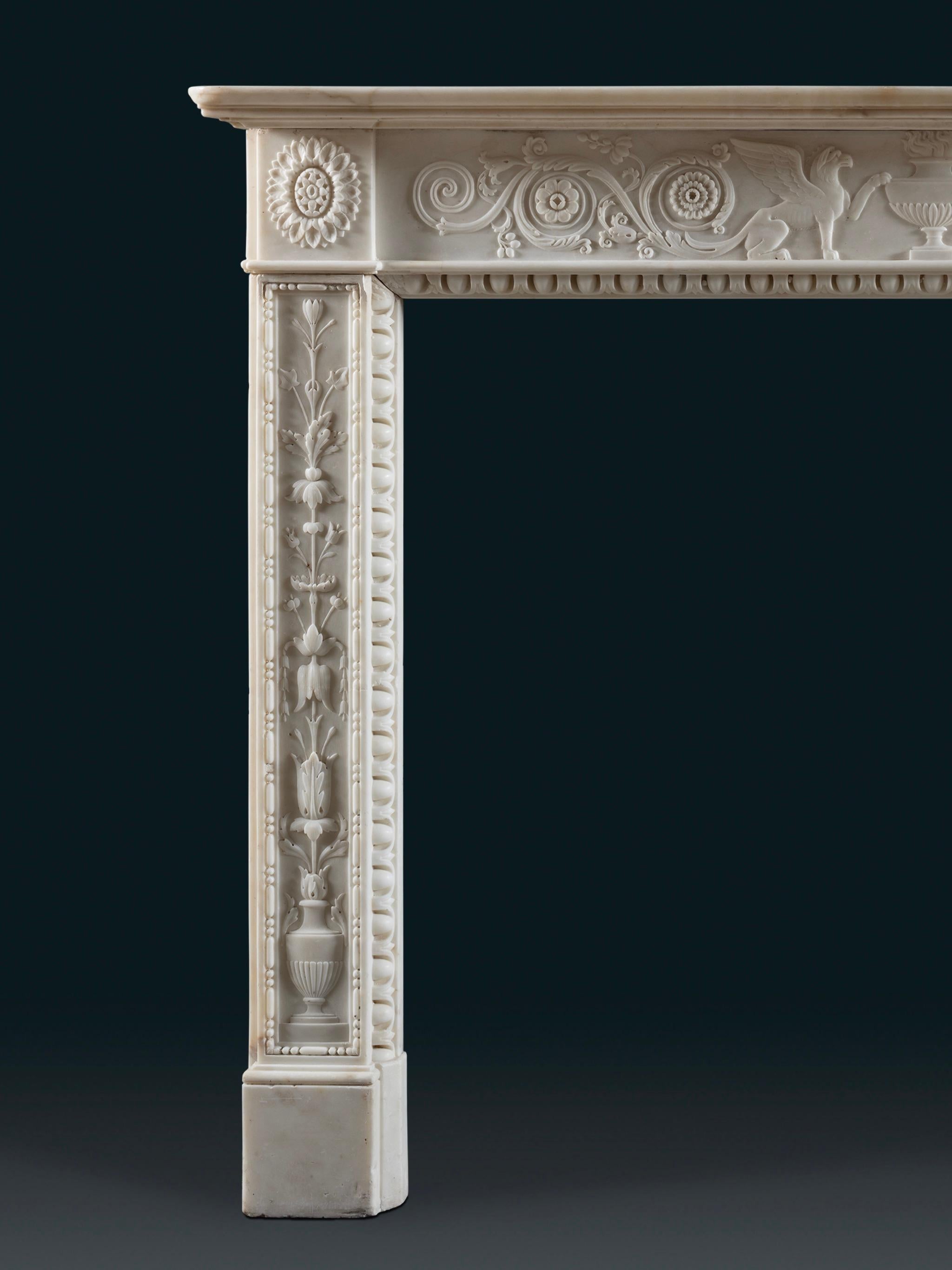 Magnífica chimenea neoclásica de mármol estatuaria tallada en alto relieve en Bueno estado para la venta en London, GB