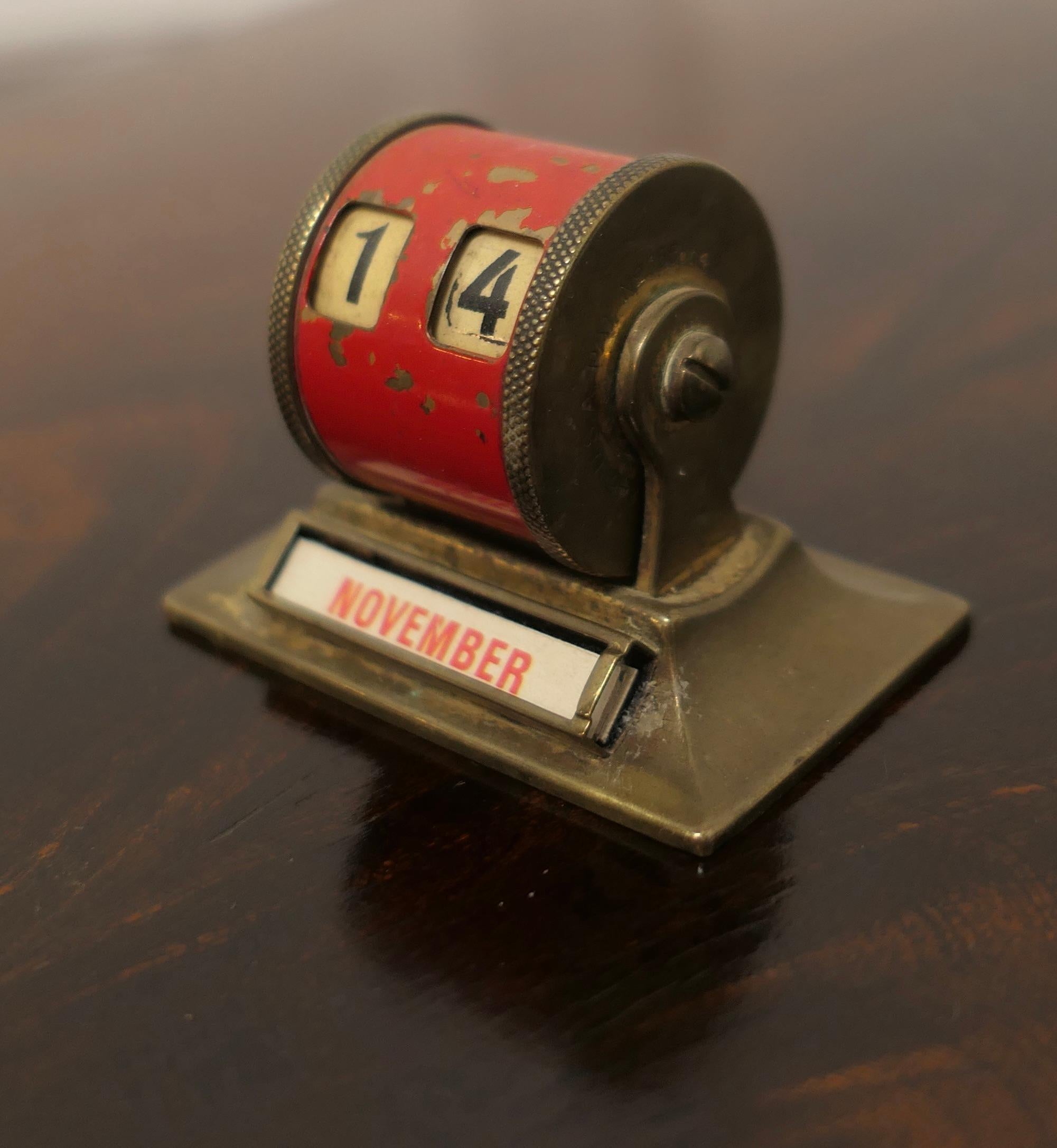 A superb painted brass perpetual desk calendar.

A Great little piece made in solid brass, the centre drum is painted in Red, and the dates and month are all complete 
This tiny Calendar is 1.5” high 2.5” wide and 1.5” deep, the drum is 1.25”
