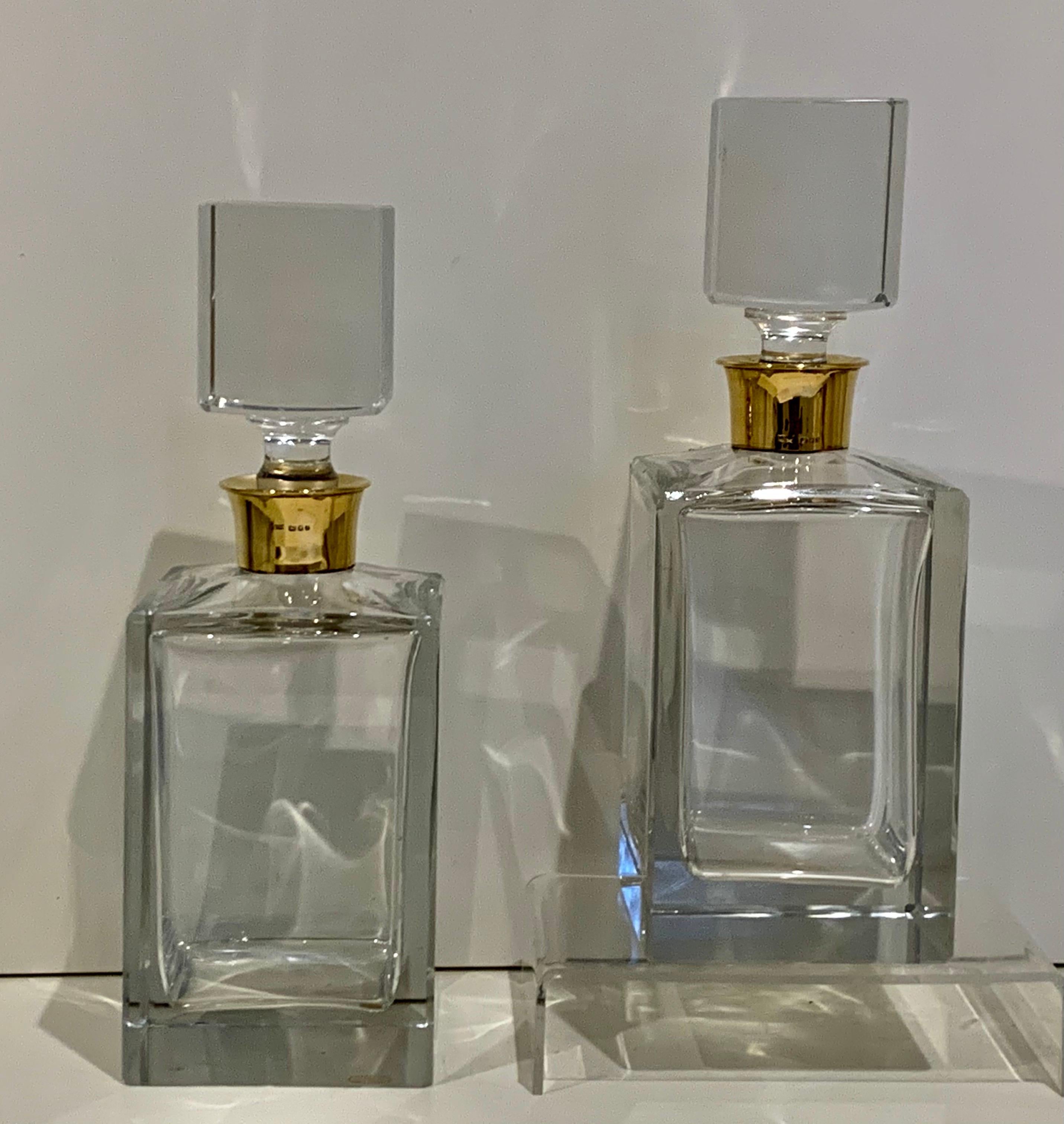 Superbe paire de carafes en épingle à nourrice Mappin & Webb en verre monté sur argent du milieu du siècle dernier en vente 3