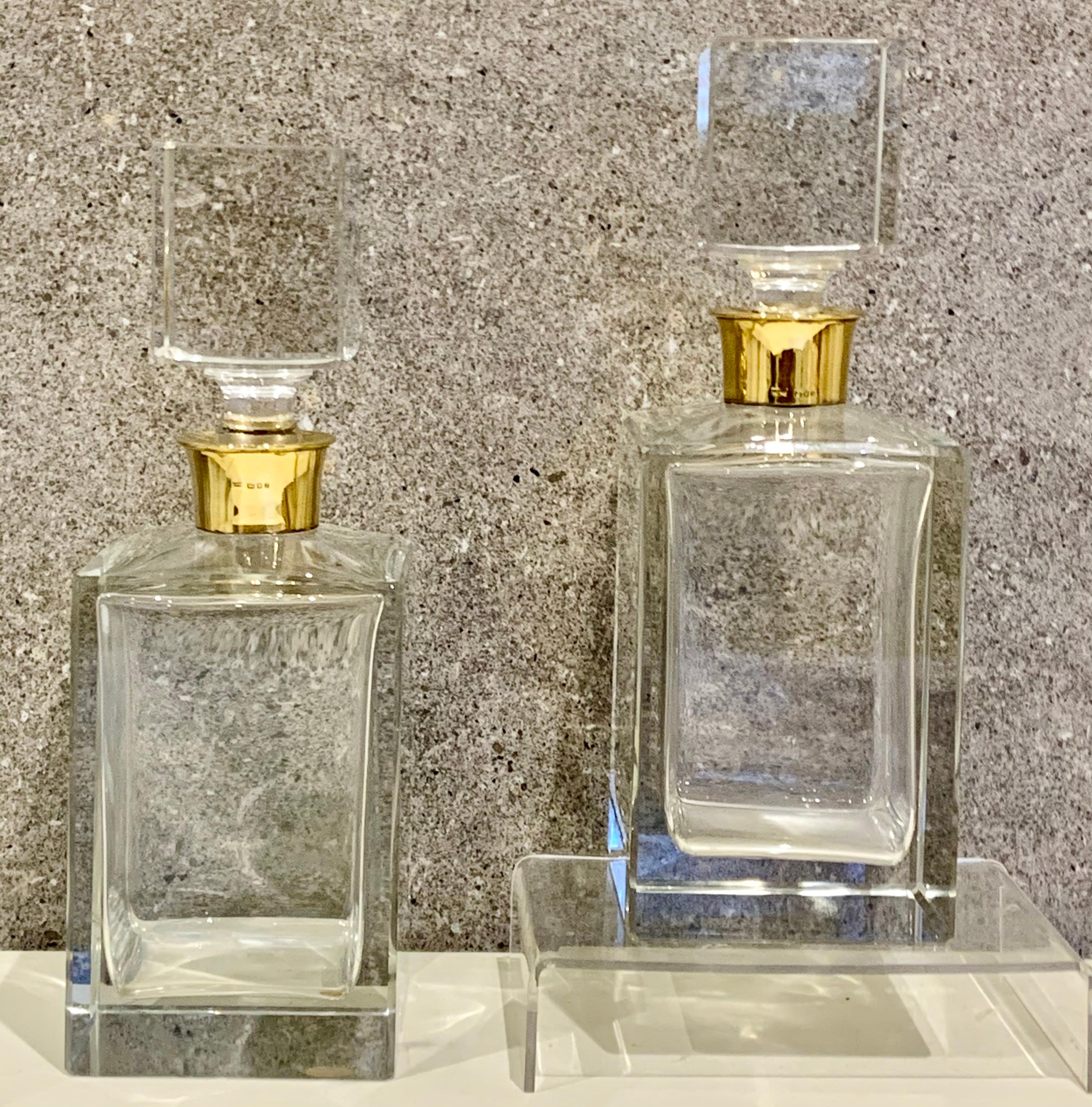 Européen Superbe paire de carafes en épingle à nourrice Mappin & Webb en verre monté sur argent du milieu du siècle dernier en vente