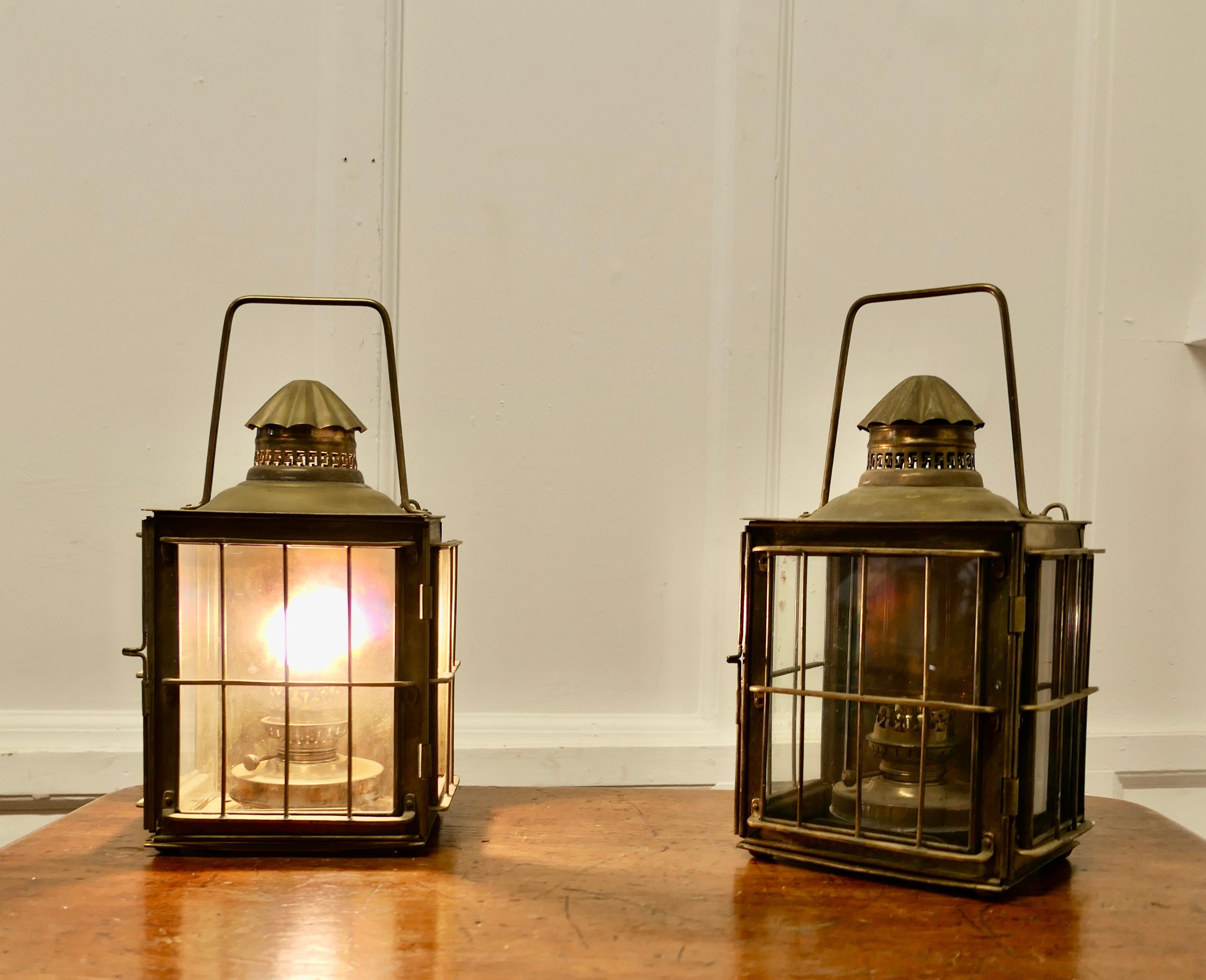 A Superb Pair of Brass Large Wall Lanterns, Carriage Lamps 2