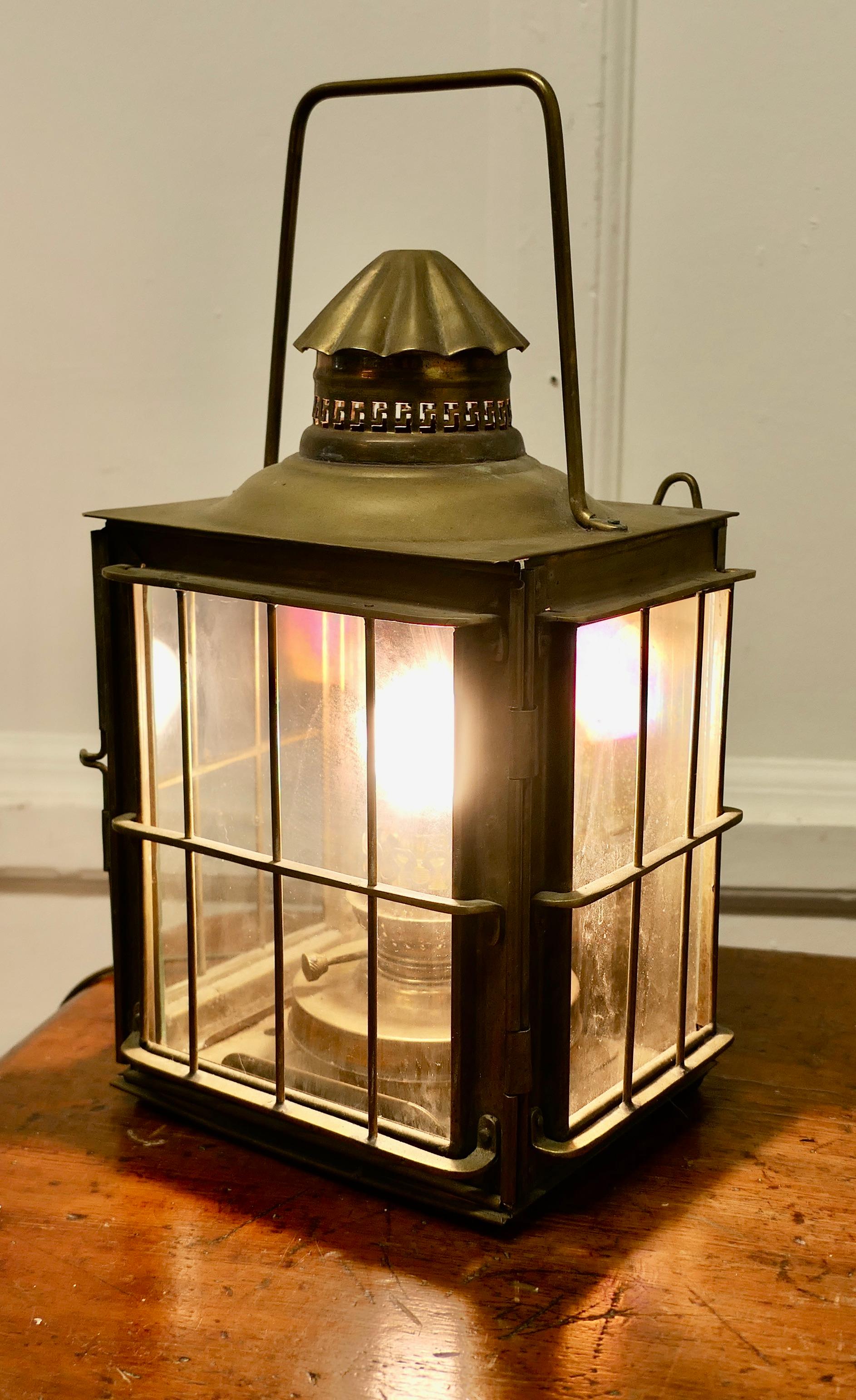 Georgian A Superb Pair of Brass Large Wall Lanterns, Carriage Lamps