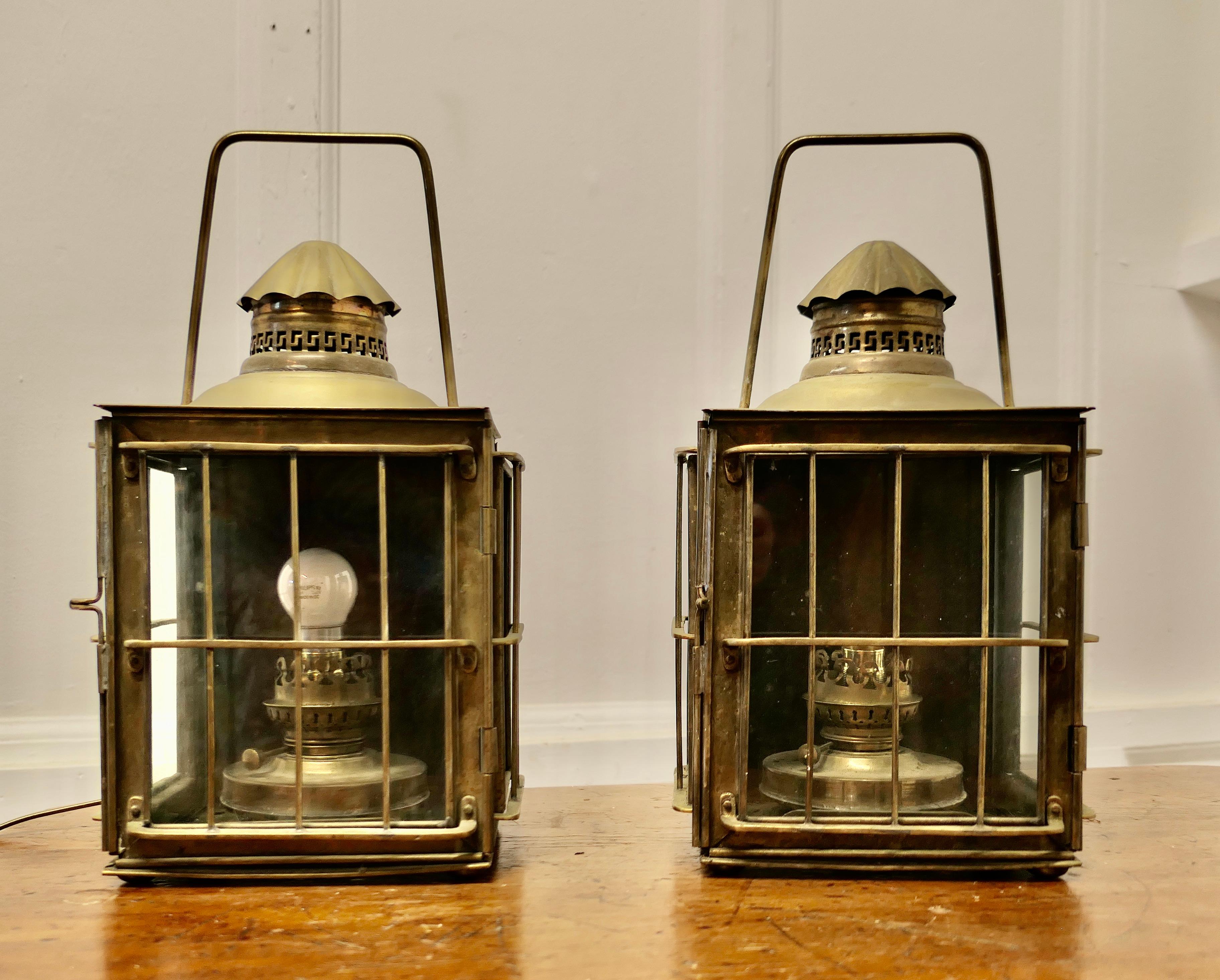 19th Century A Superb Pair of Brass Large Wall Lanterns, Carriage Lamps