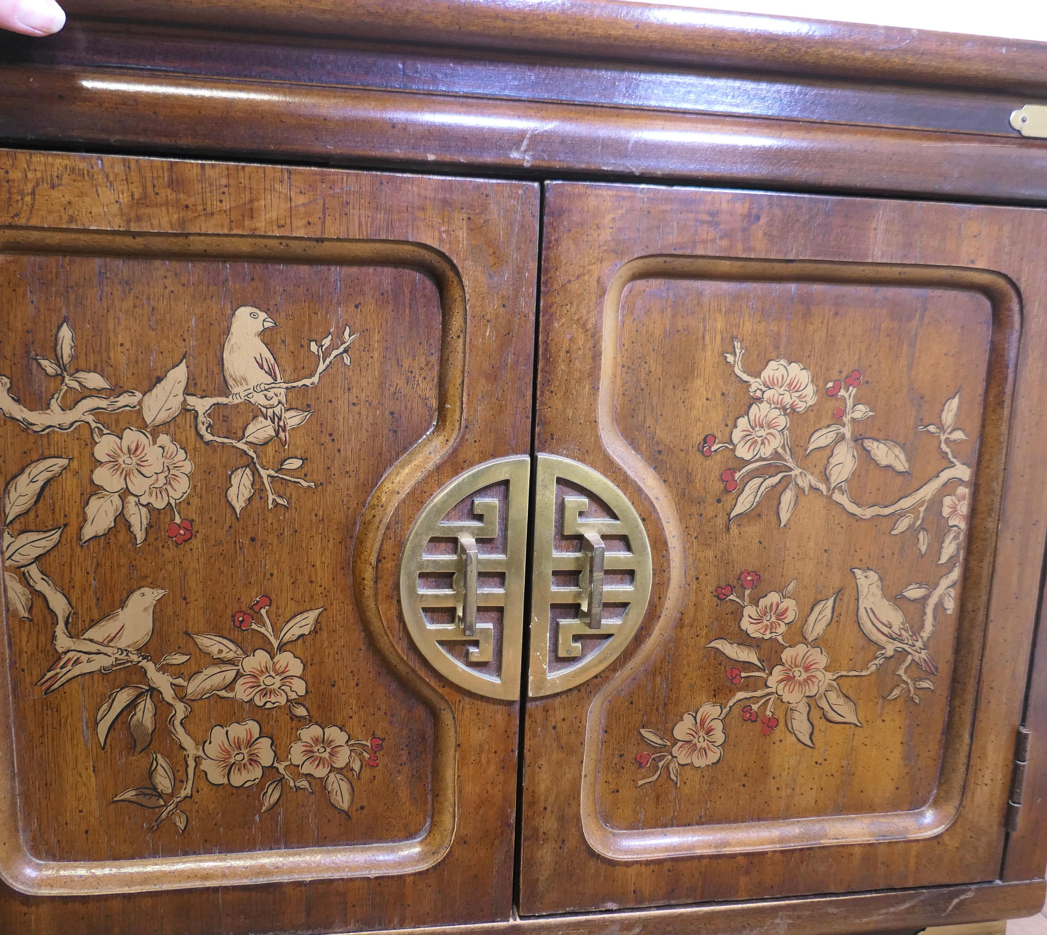 A Superb Pair of Chinoiserie Decorated Side Cabinets.     4