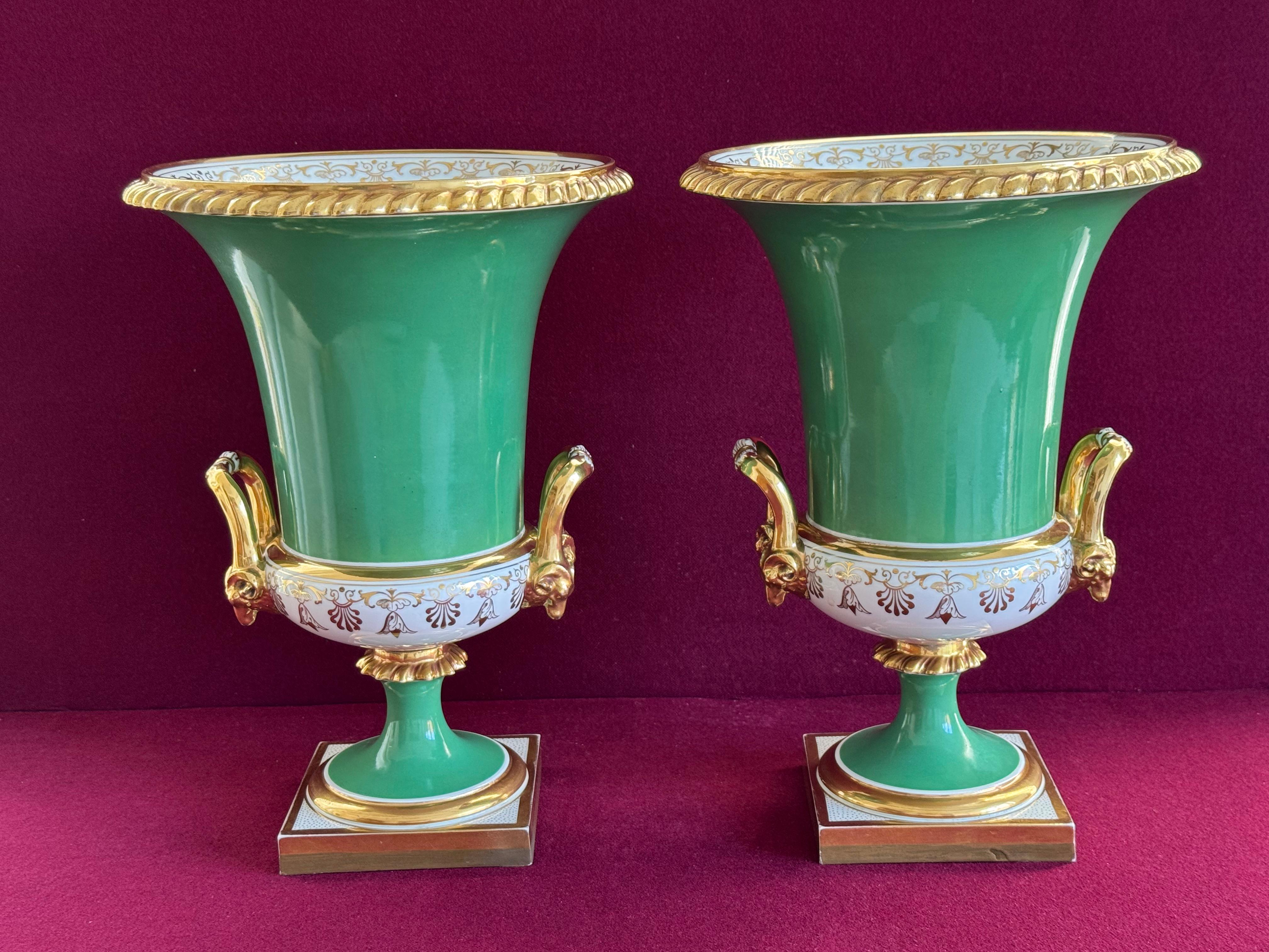 A superb pair of Flight, Barr & Barr Worcester Porcelain Topographical Vases For Sale 2