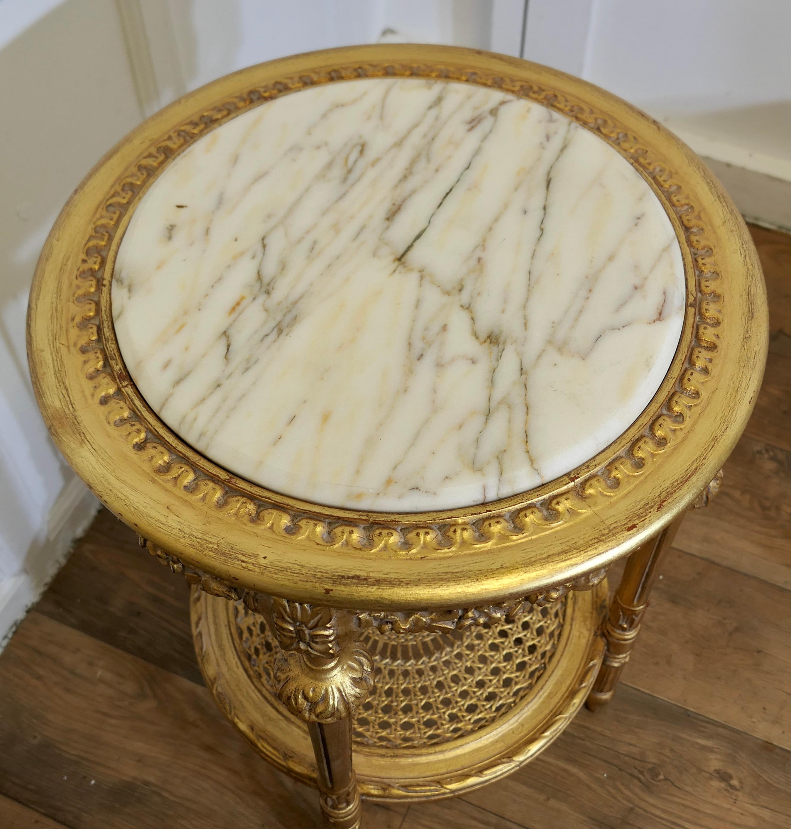 Magnífico par de sillones de salón dorados franceses del siglo XIX en venta 7