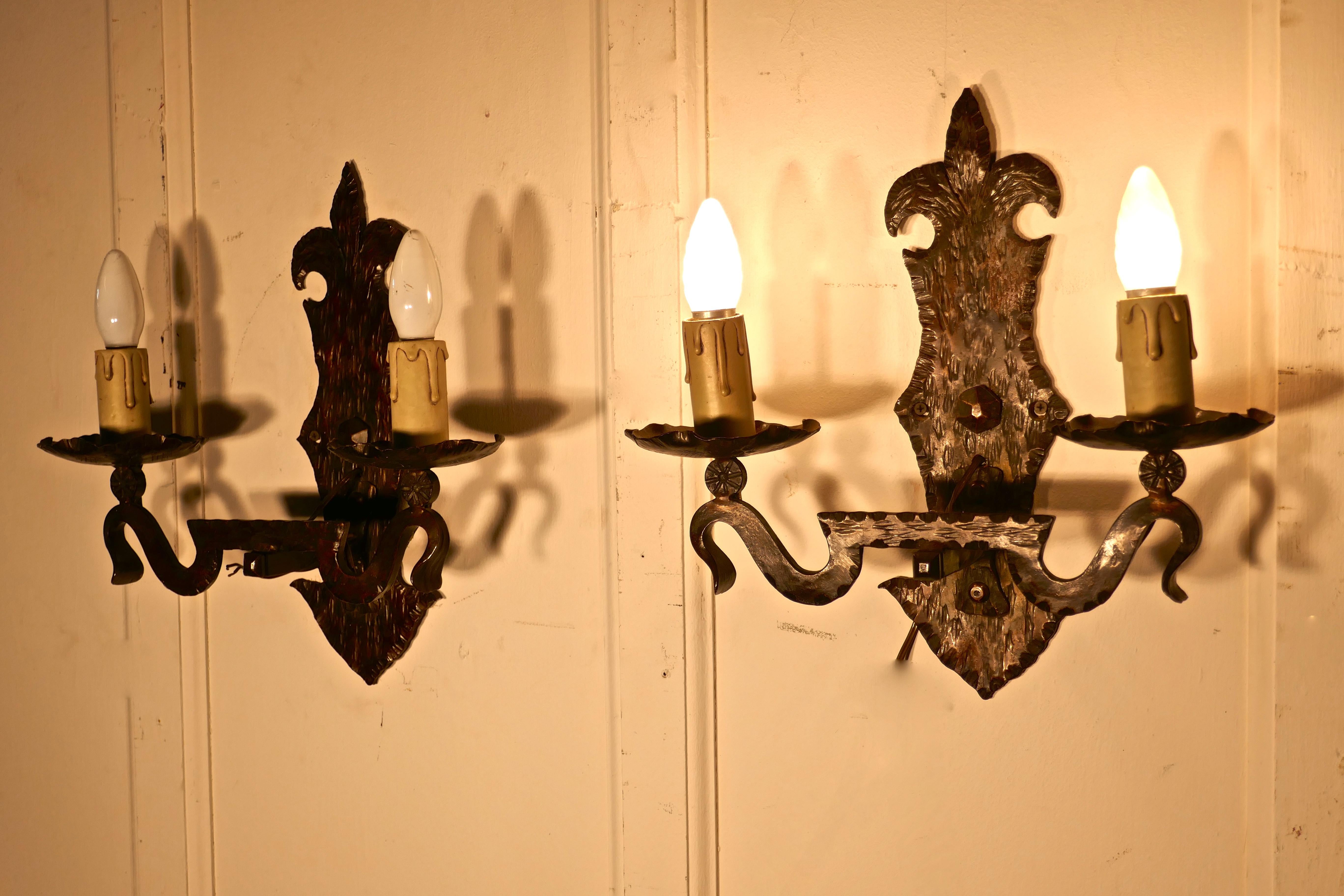 Superb Pair of French Arts & Crafts Gothic Iron Wall Lights In Good Condition In Chillerton, Isle of Wight