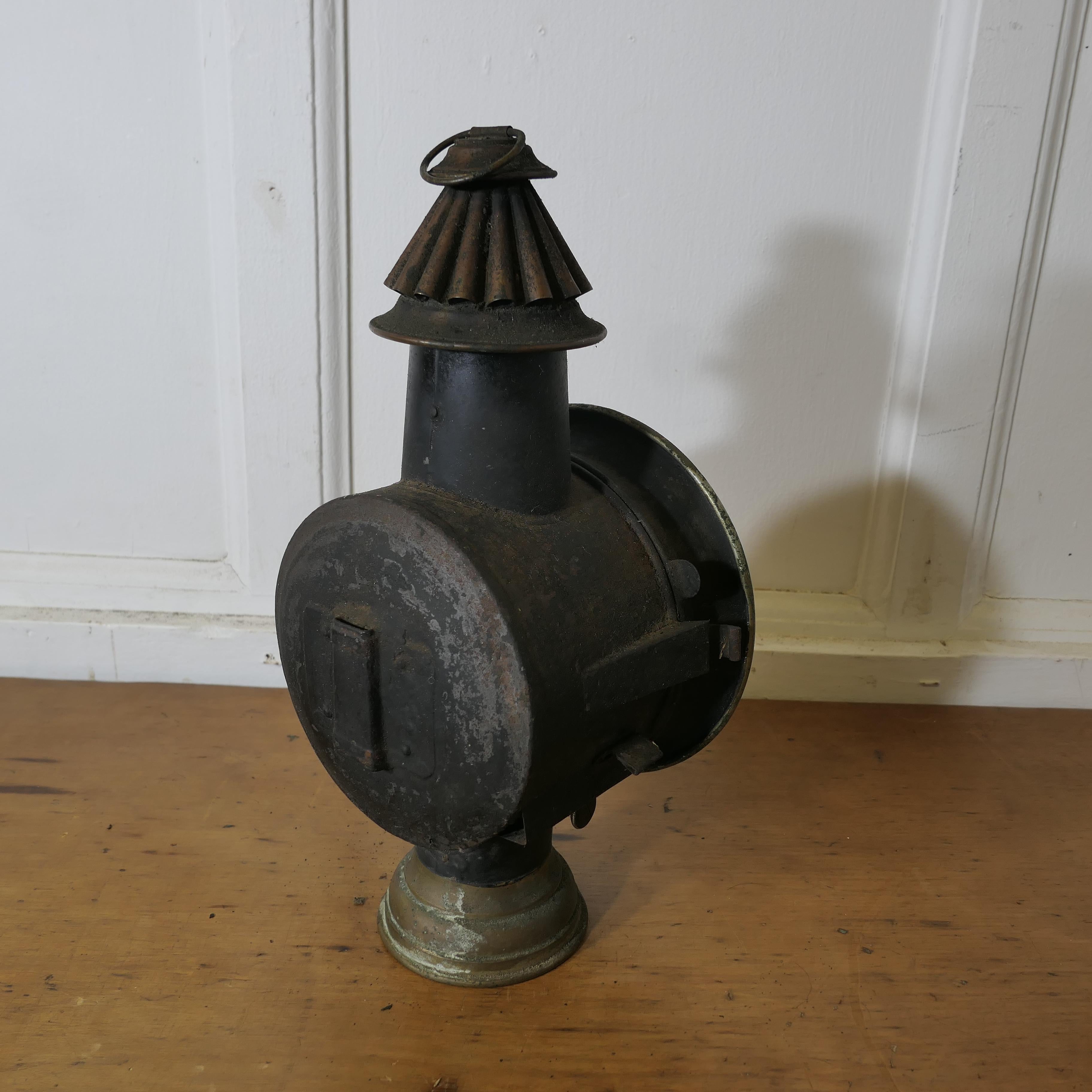 Superbe paire de lampes de voiture en laiton et en fer, par Daris en vente 4