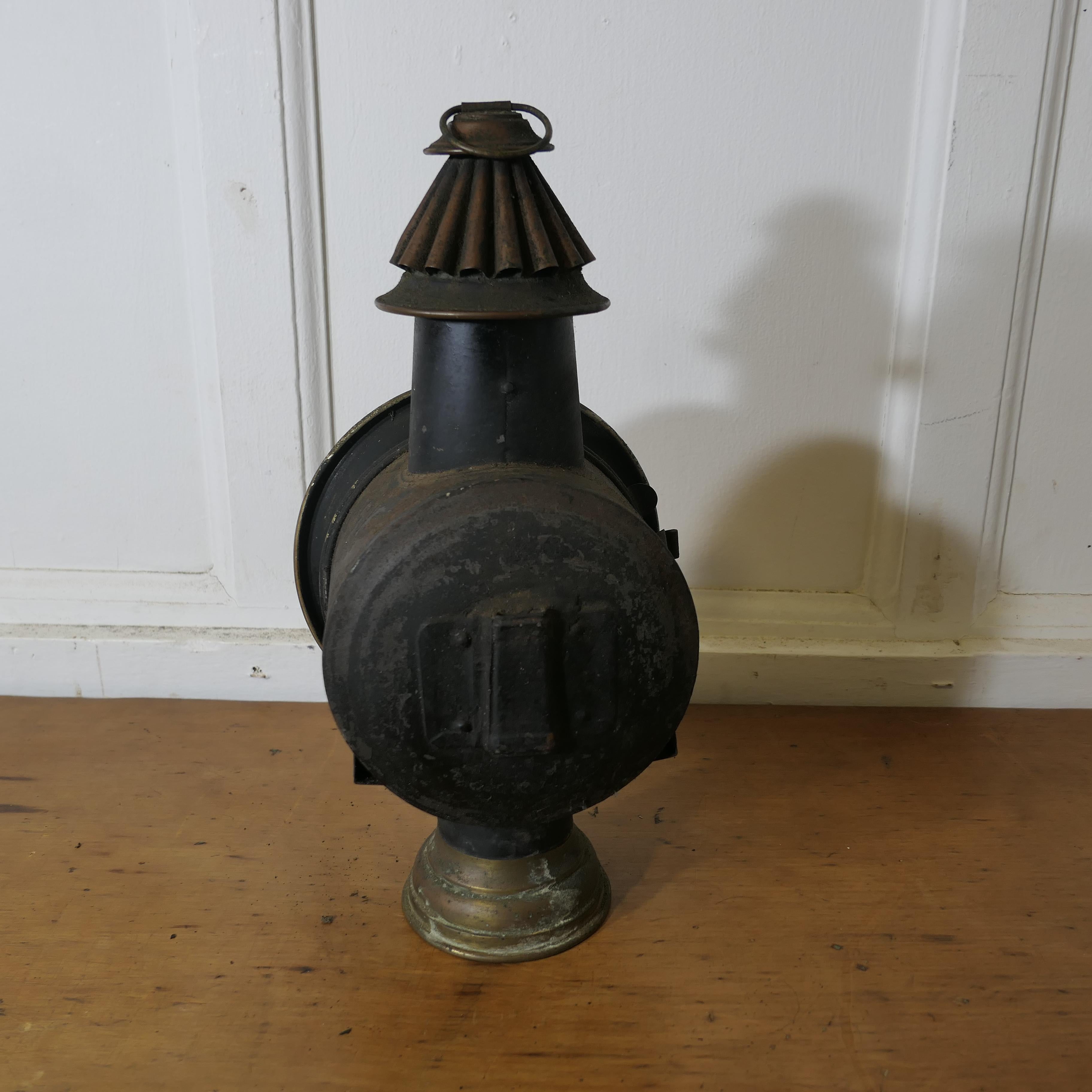 Superbe paire de lampes de voiture en laiton et en fer, par Daris en vente 5