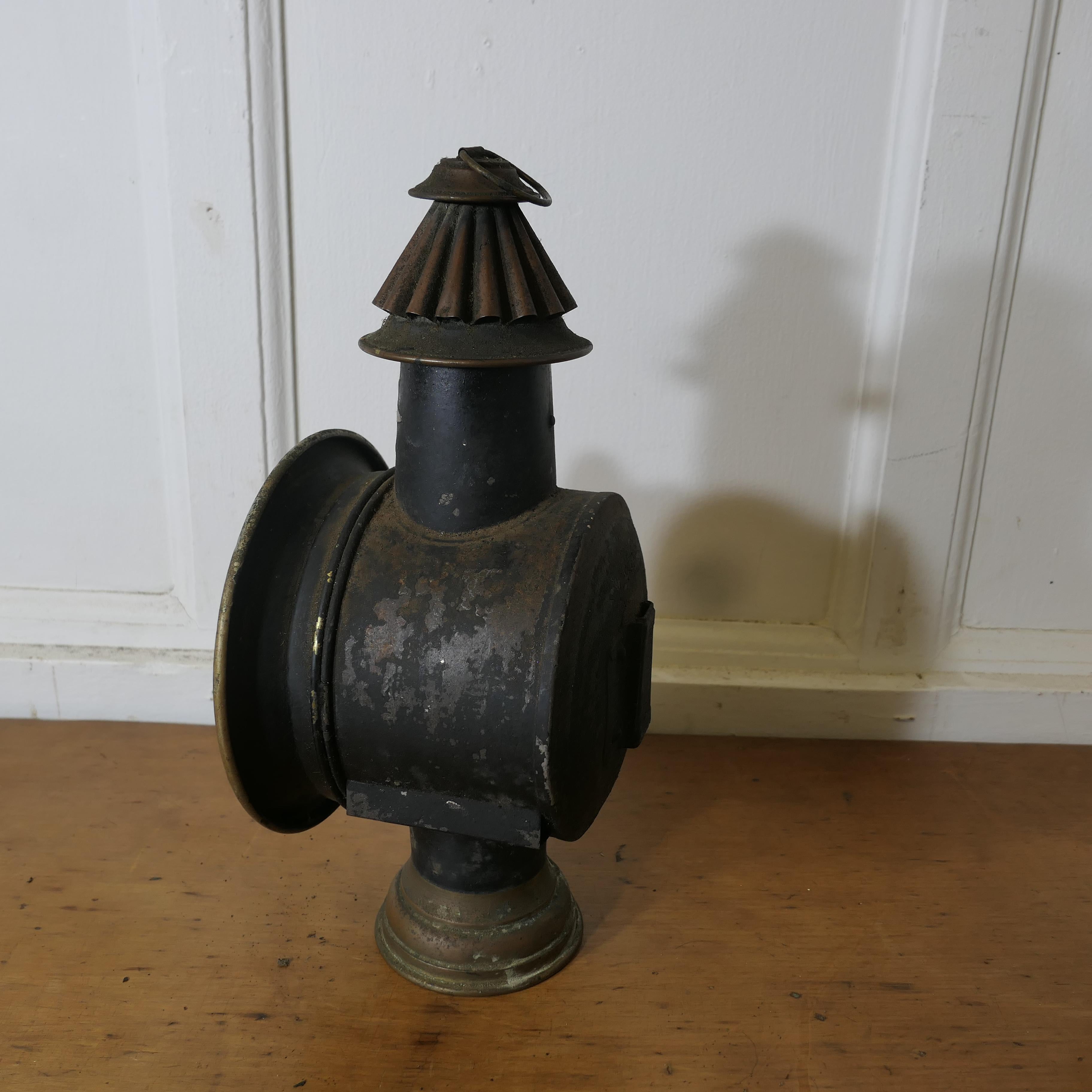 Superbe paire de lampes de voiture en laiton et en fer, par Daris en vente 6
