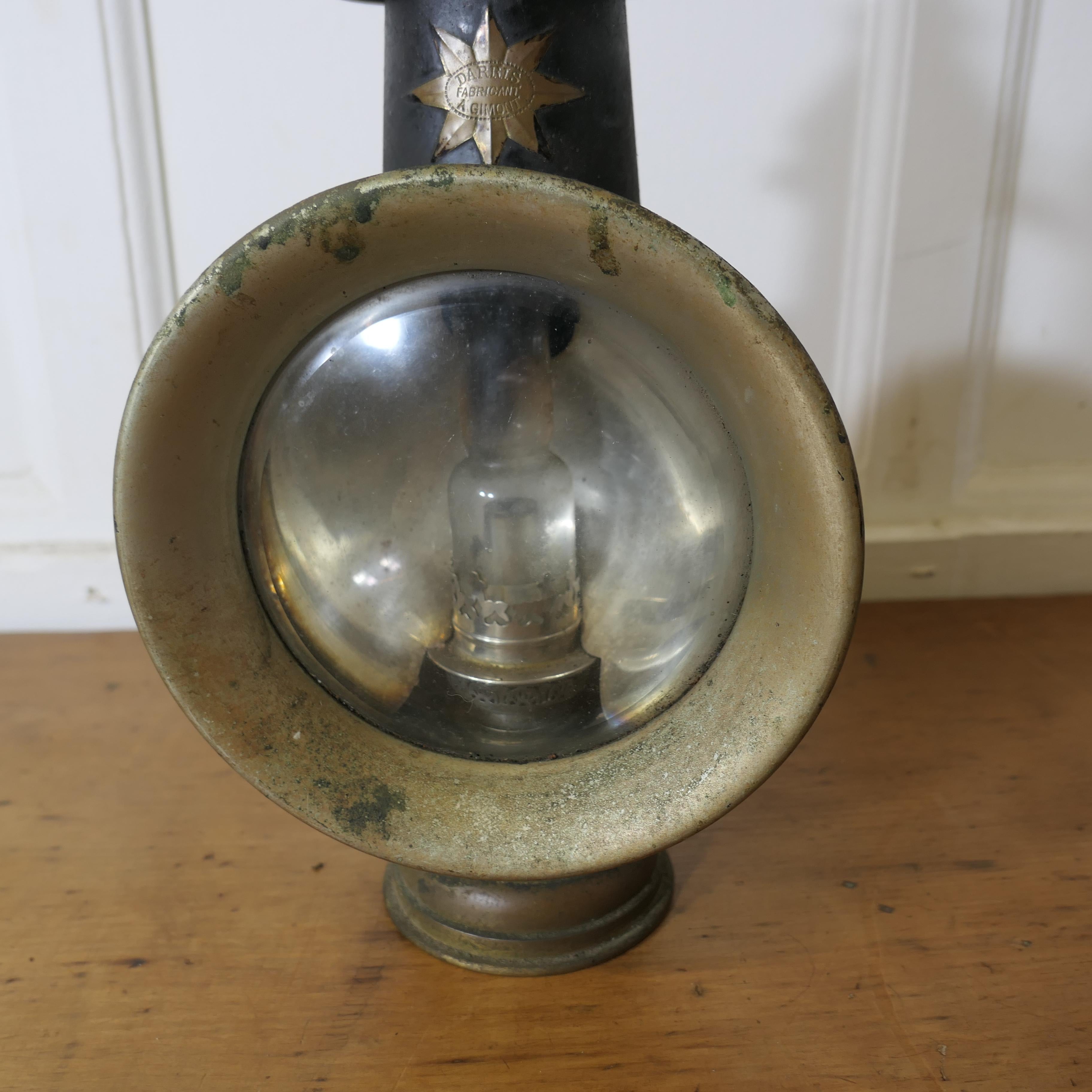 Laiton Superbe paire de lampes de voiture en laiton et en fer, par Daris en vente